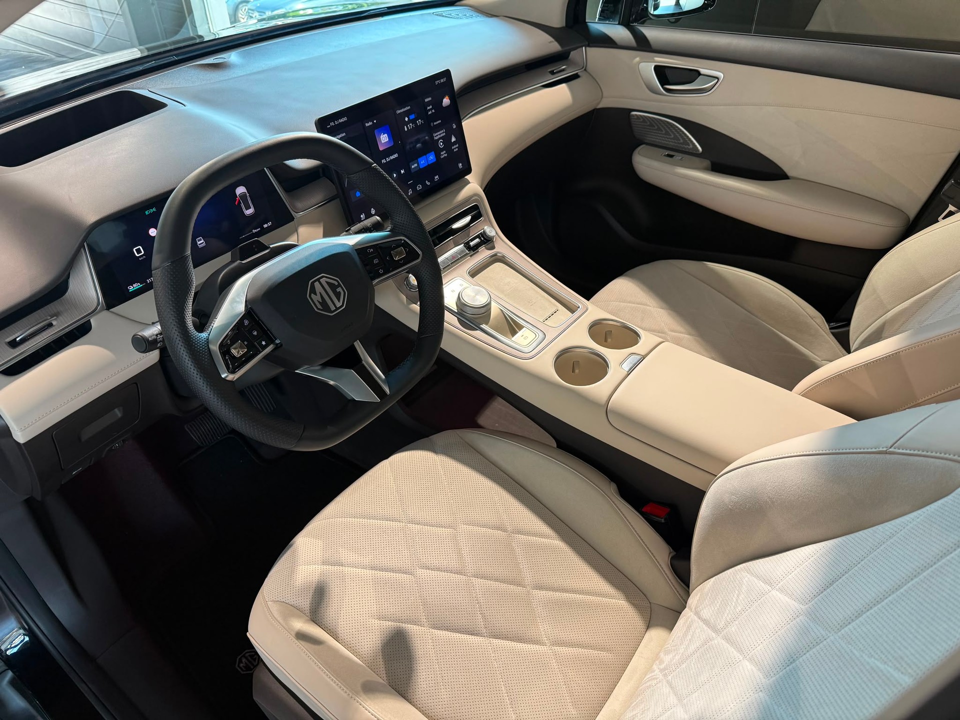 MG S6 EV 77kWh Luxury AWD-image-10