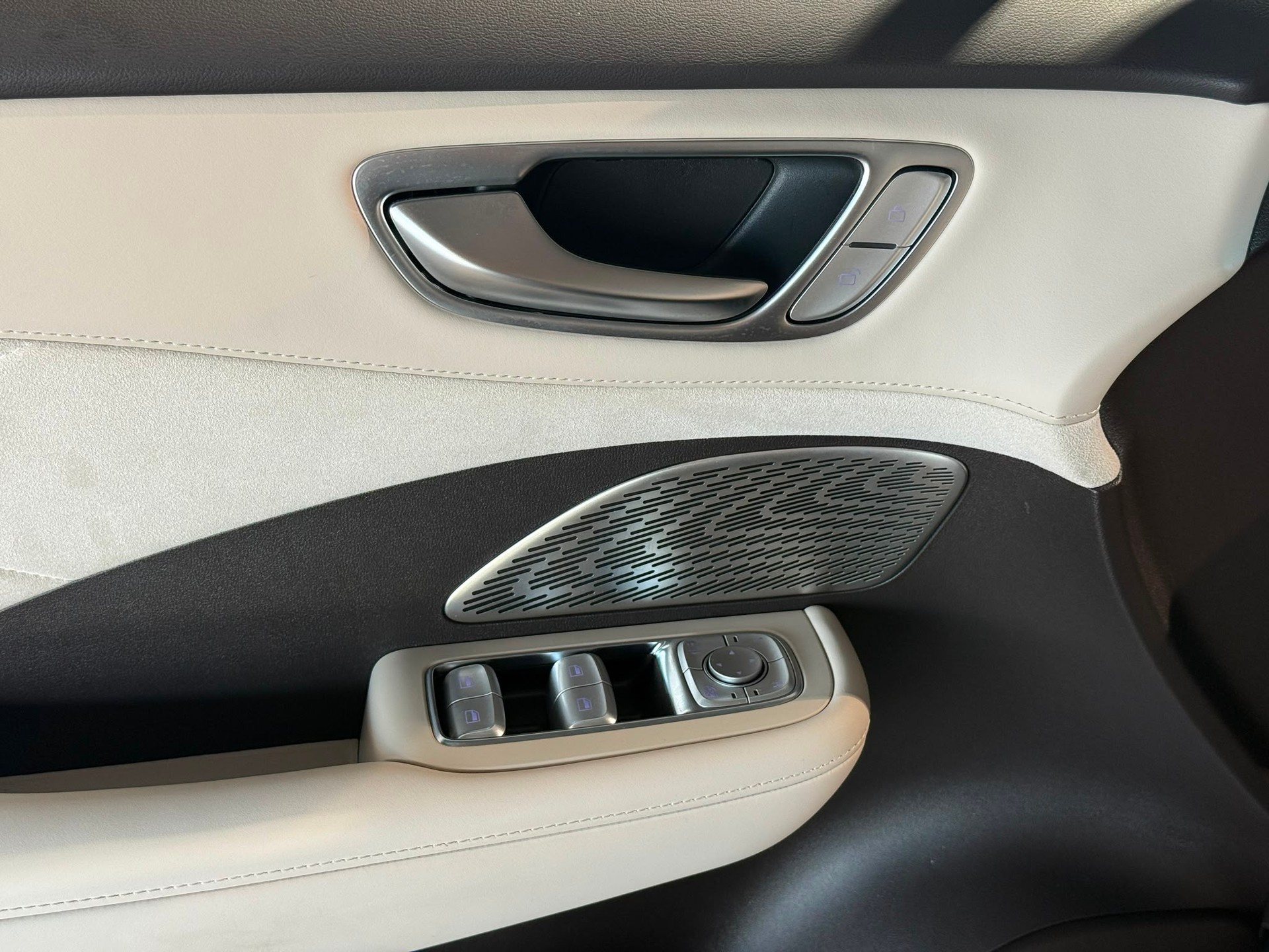 MG S6 EV 77kWh Luxury AWD-image-22
