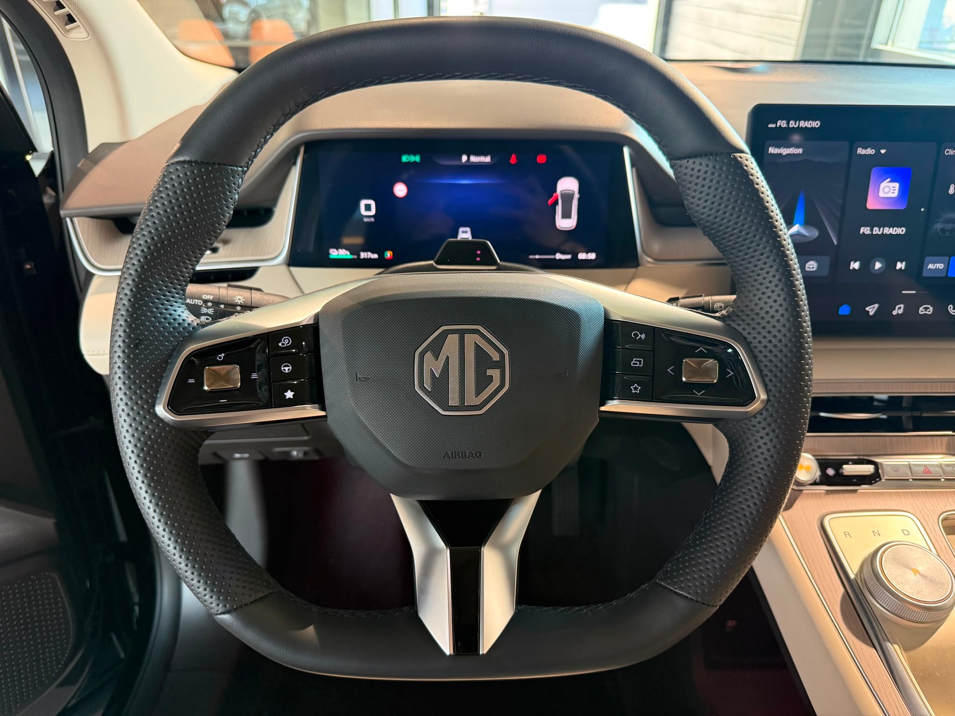 MG S6 EV 77kWh Luxury AWD-image-14