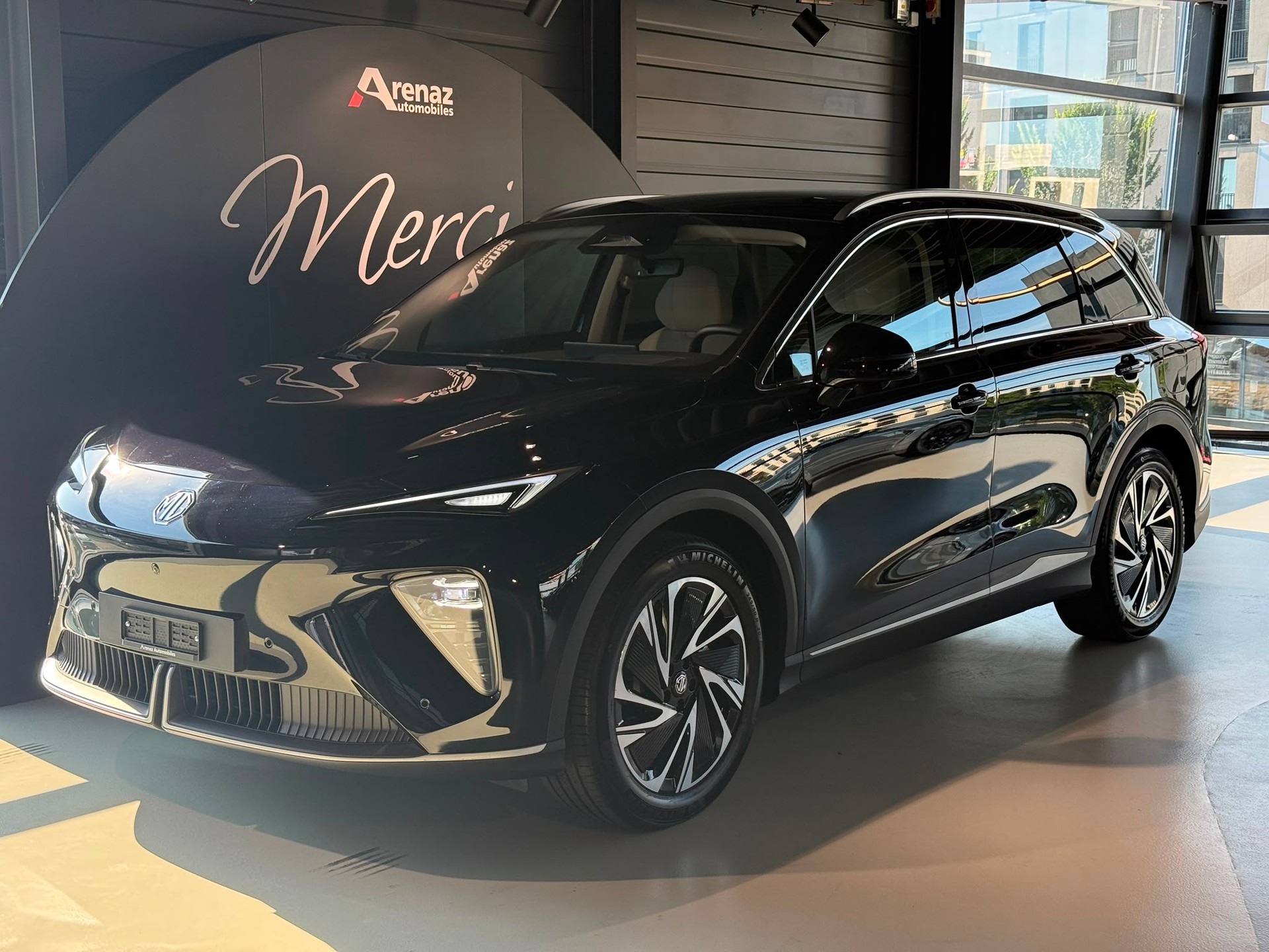 MG S6 EV 77kWh Luxury AWD-showroom-element-1