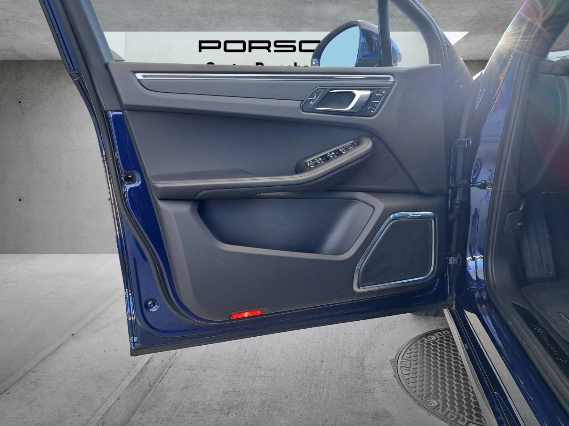 PORSCHE Macan T (MY23)-image-22