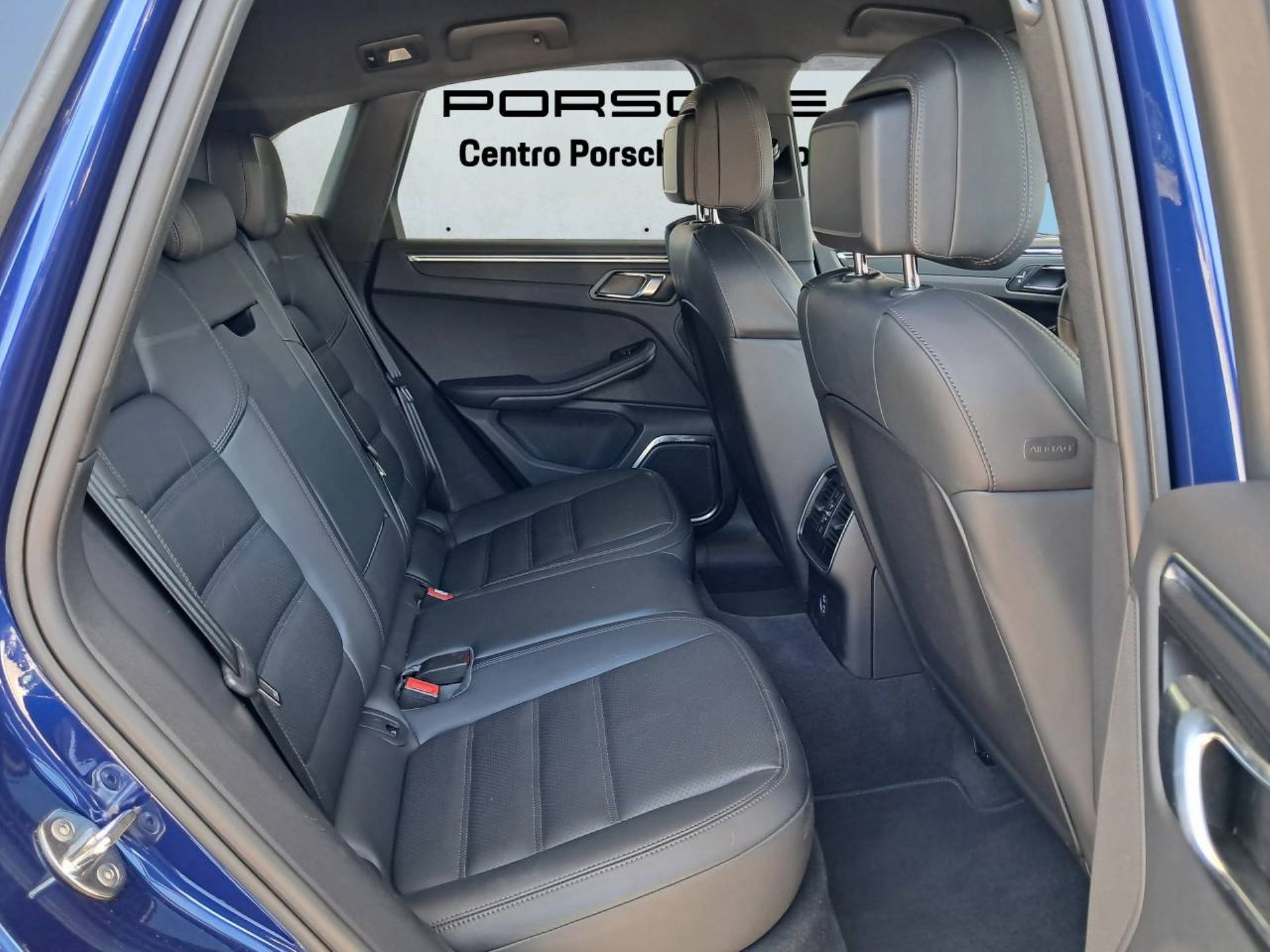 PORSCHE Macan T (MY23)-image-17
