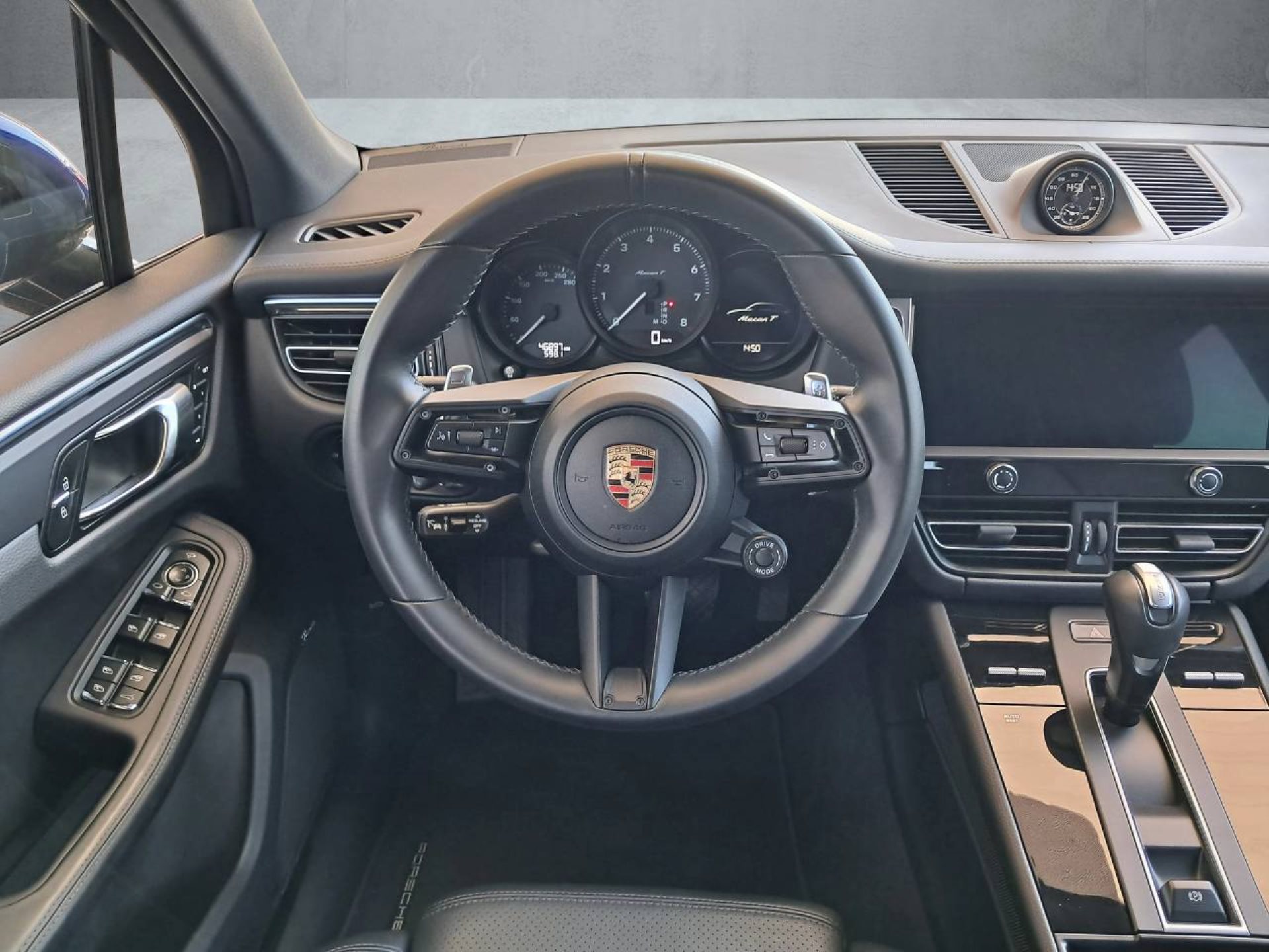 PORSCHE Macan T (MY23)-image-12