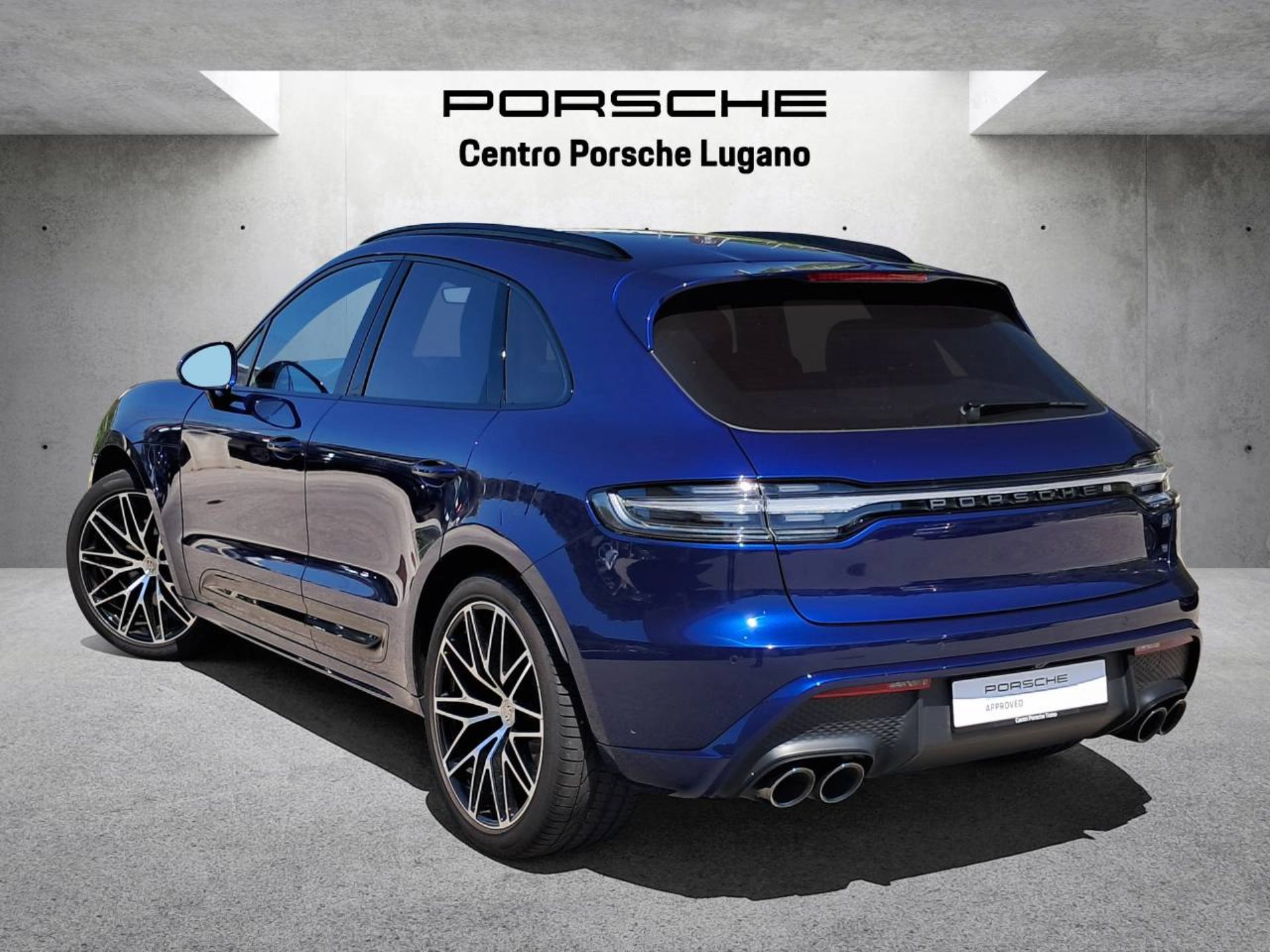 PORSCHE Macan T (MY23)-showroom-element-2