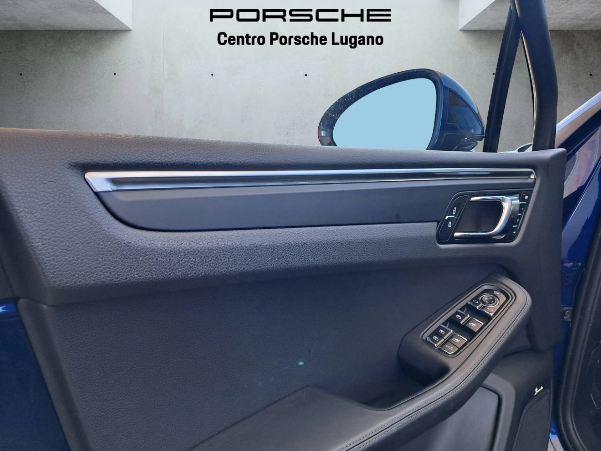 PORSCHE Macan T (MY23)-image-29