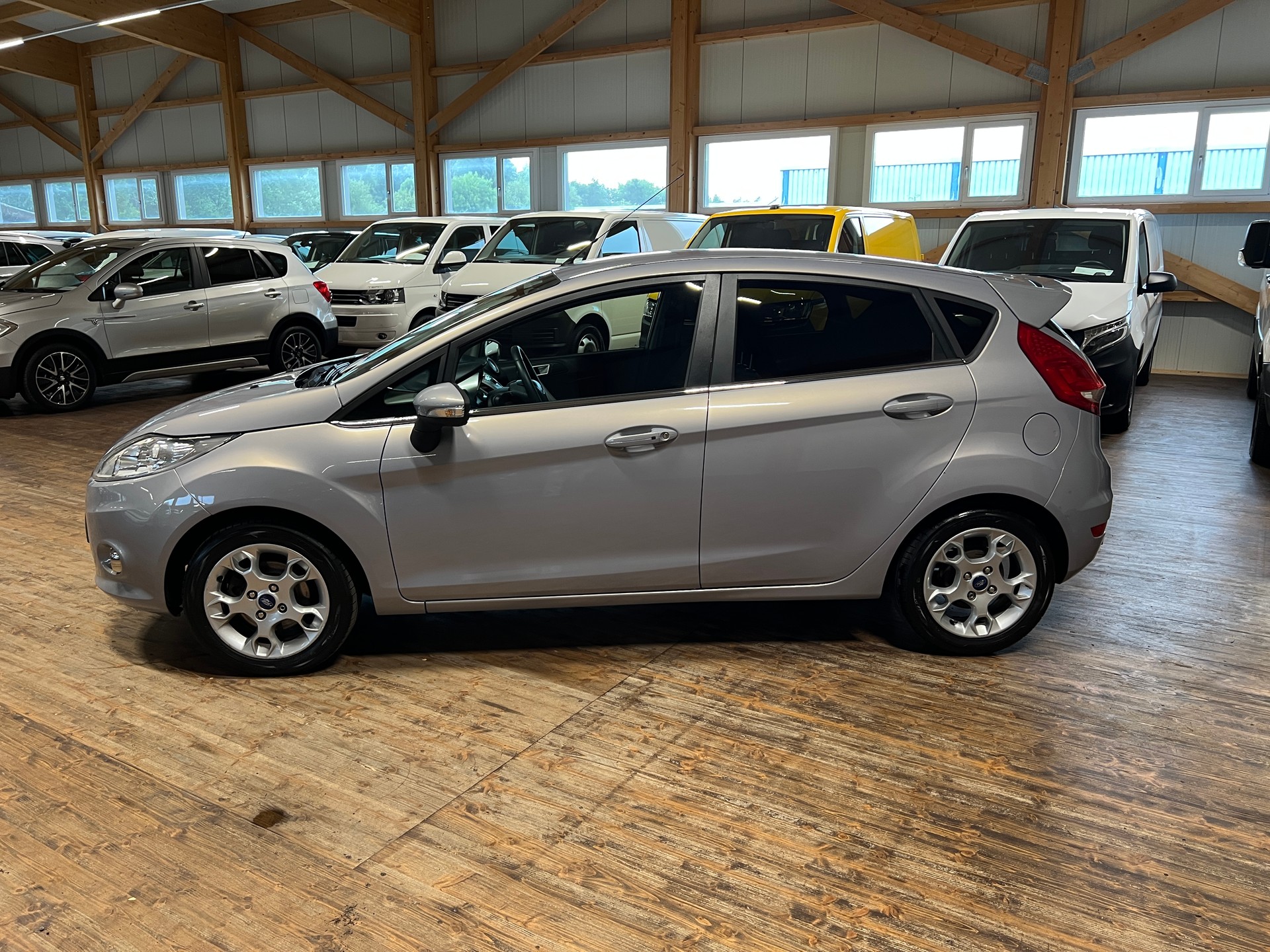 FORD Fiesta 1.4 16V Titanium-image-7