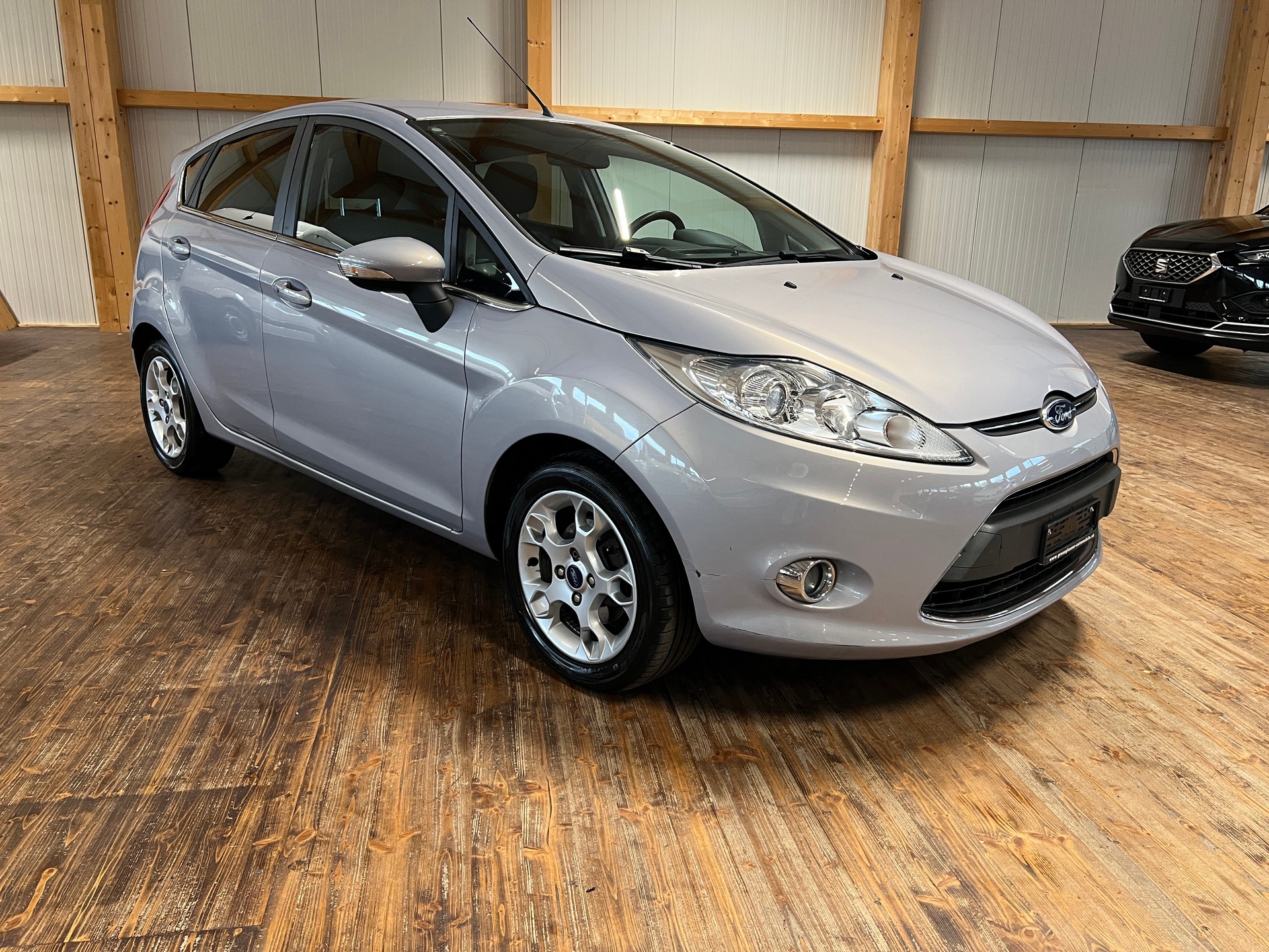 FORD Fiesta 1.4 16V Titanium-showroom-element-2
