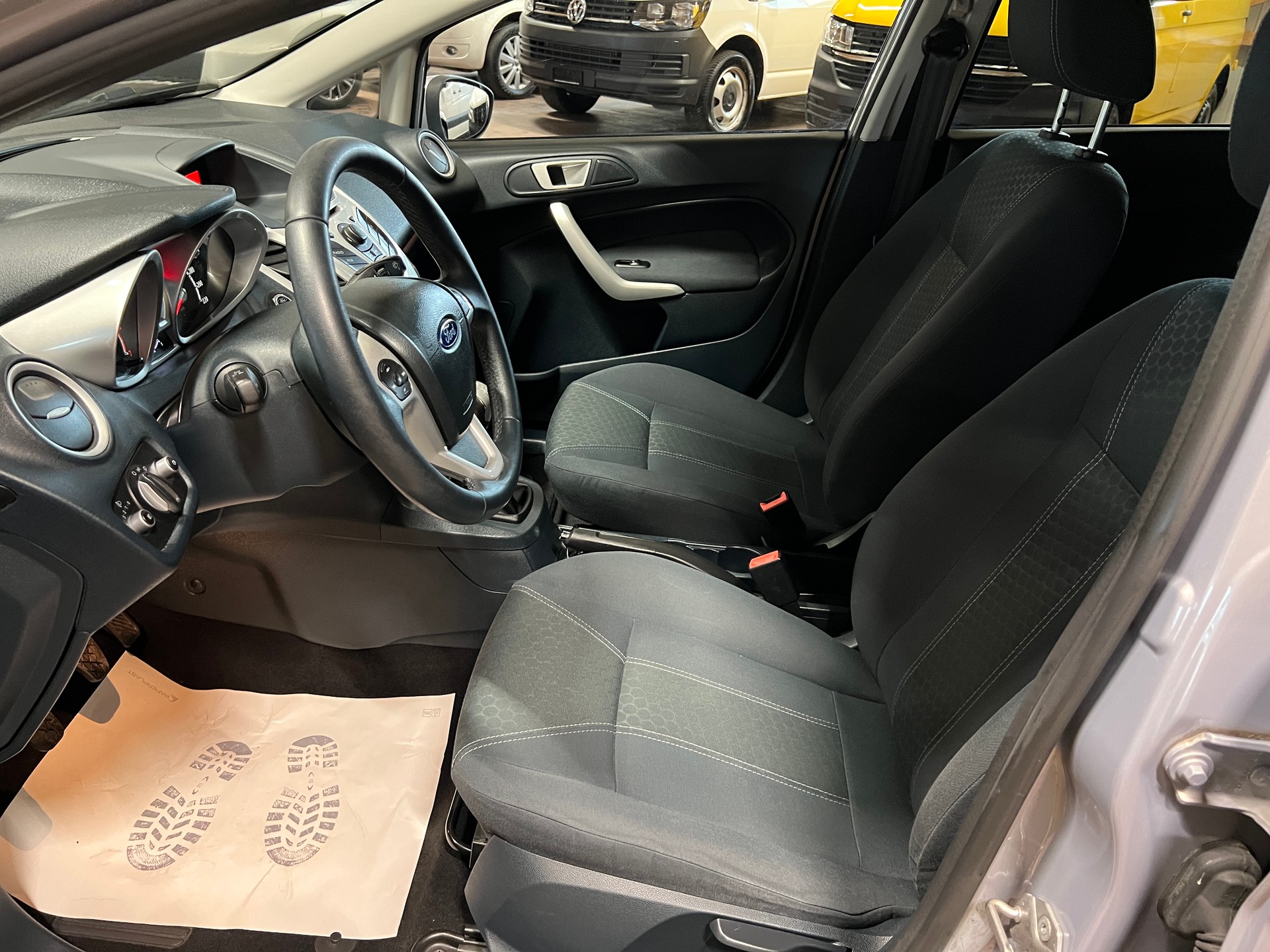 FORD Fiesta 1.4 16V Titanium-image-8