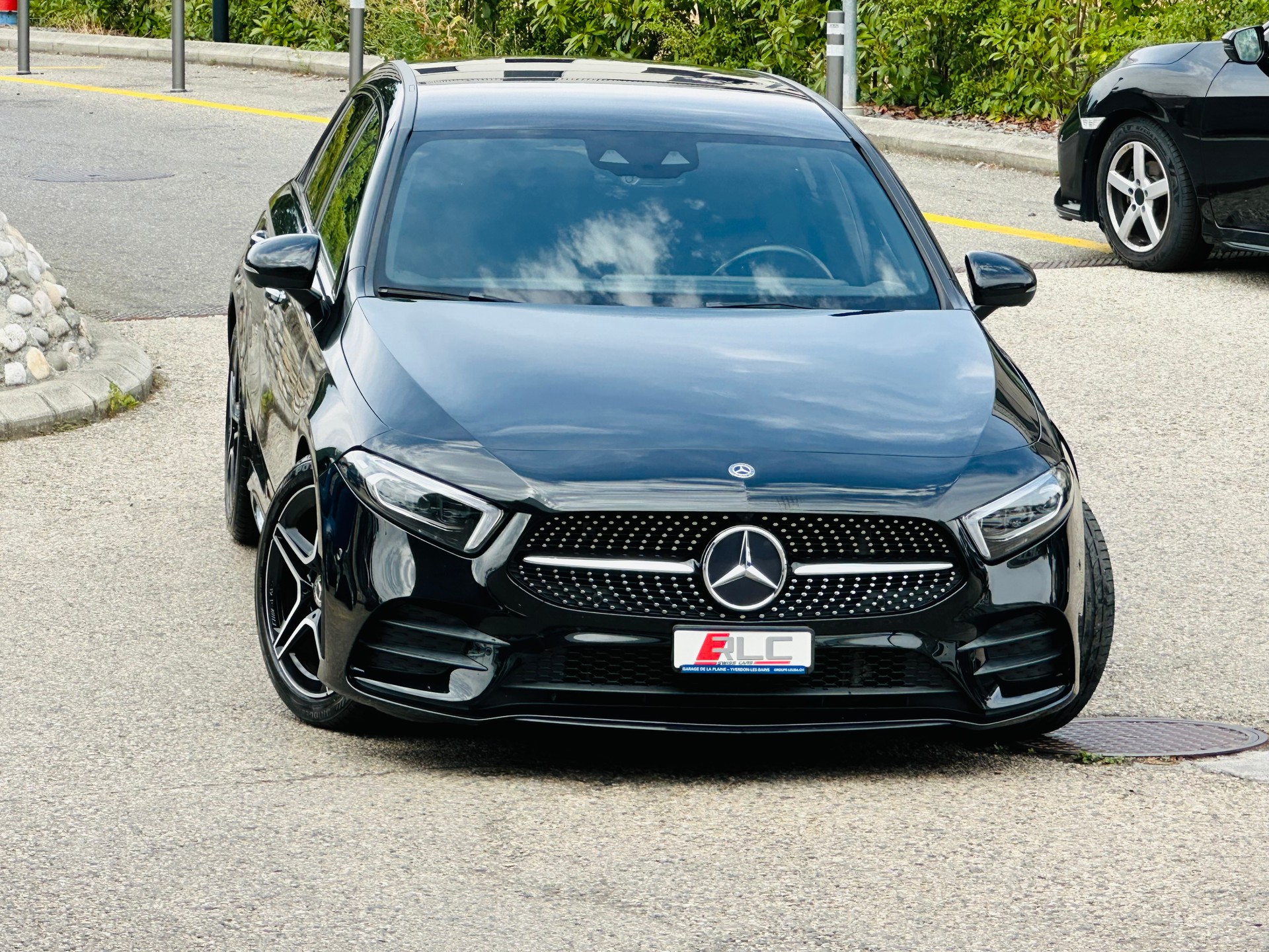 MERCEDES-BENZ A 220 AMG Line 7G-DCT 4Matic-showroom-element-3
