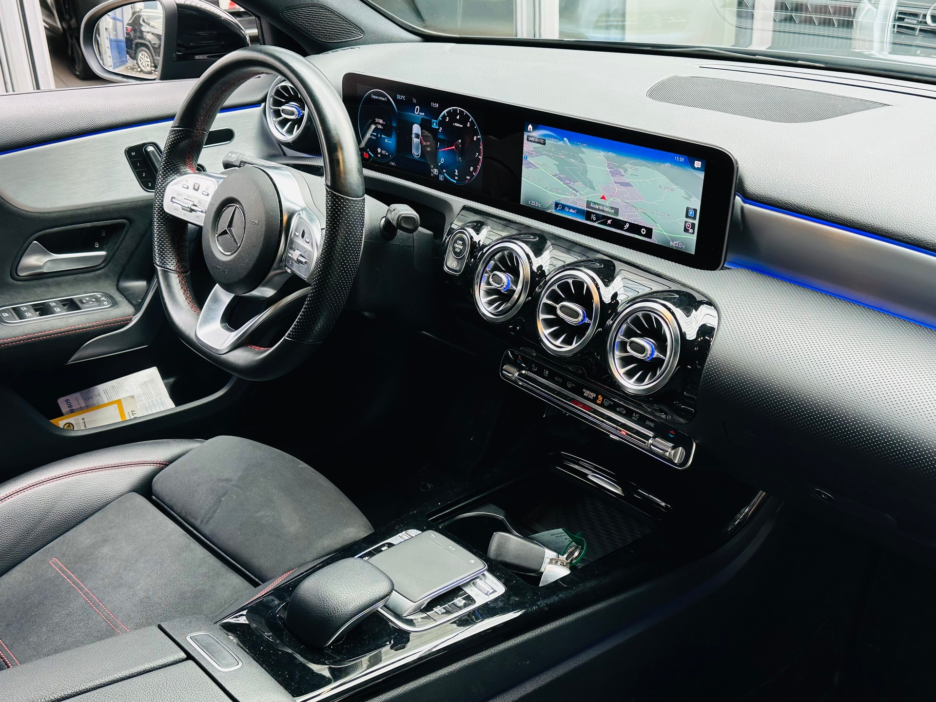 MERCEDES-BENZ A 220 AMG Line 7G-DCT 4Matic-image-18