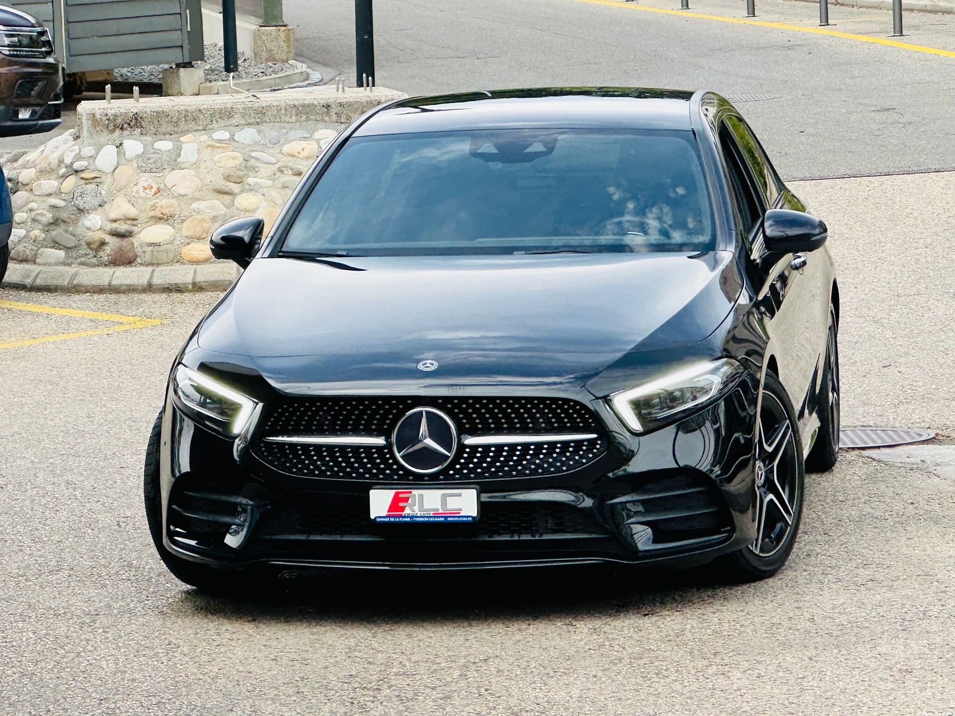 MERCEDES-BENZ A 220 AMG Line 7G-DCT 4Matic-image-8