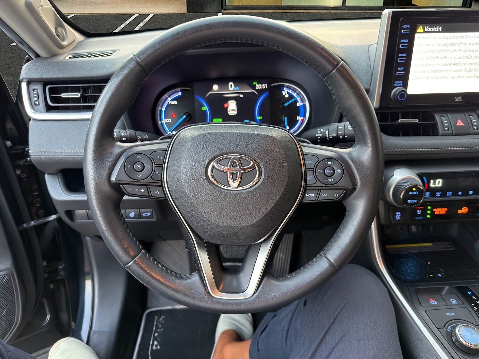 TOYOTA RAV4 2.5 HEV Premium / CH-Auslieferung-image-9