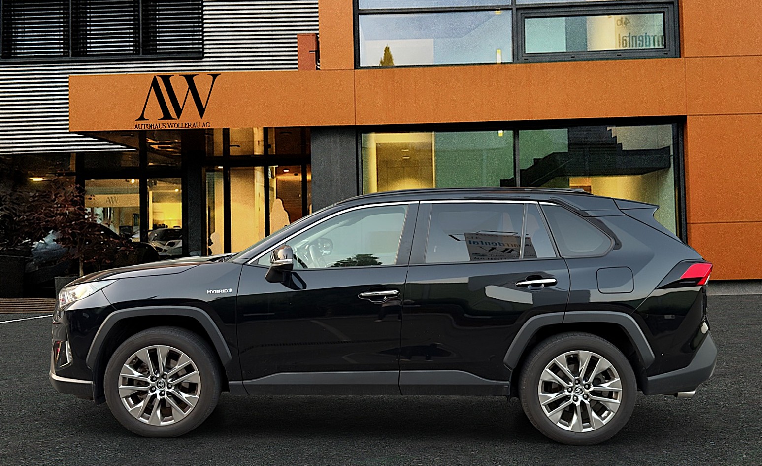 TOYOTA RAV4 2.5 HEV Premium / CH-Auslieferung