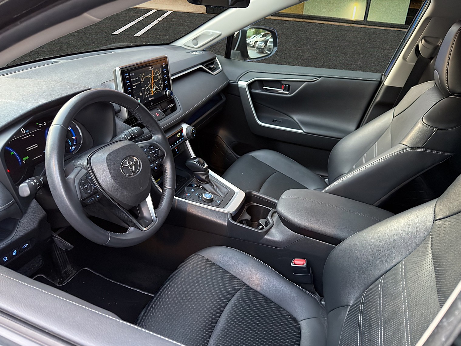 TOYOTA RAV4 2.5 HEV Premium / CH-Auslieferung-image-15