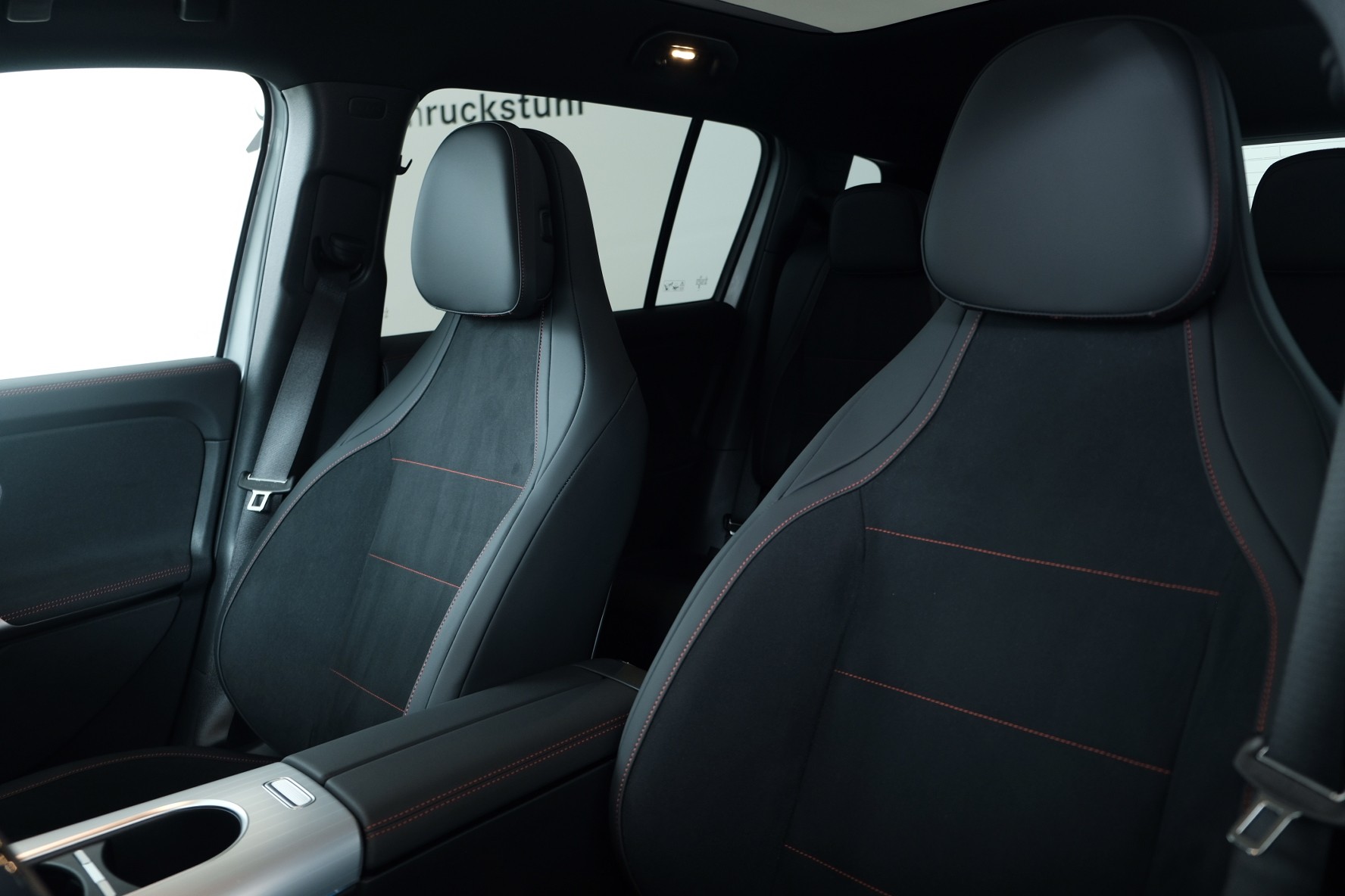 MERCEDES-BENZ GLB-Klasse X248 GLB 220 4matic-image-10