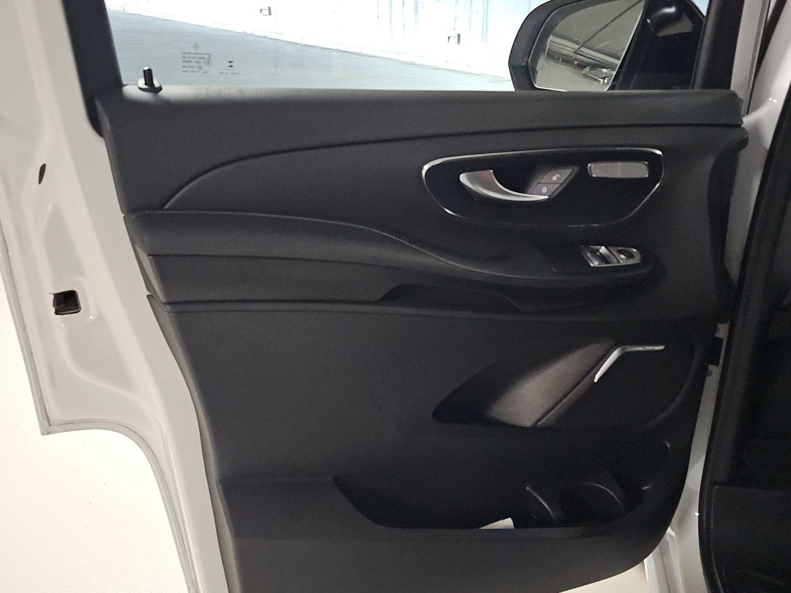MERCEDES-BENZ V 300 d lang Avantgarde 4Matic 9G-Tronic-image-15