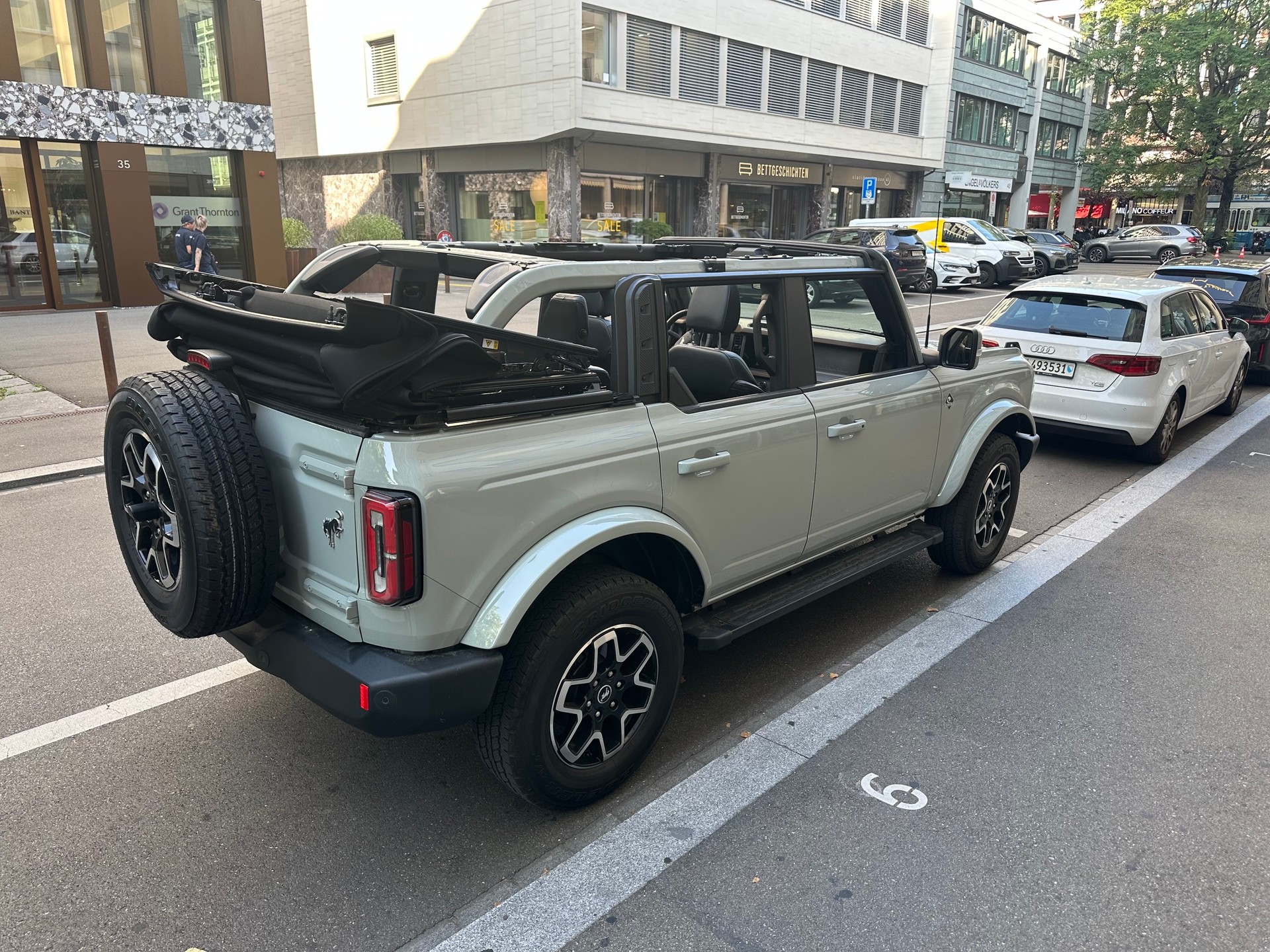 FORD Outer Banks 4-Door Soft Top-image-1