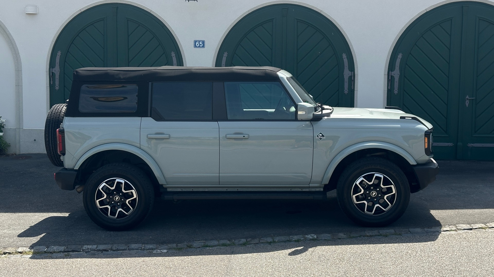 FORD Outer Banks 4-Door Soft Top