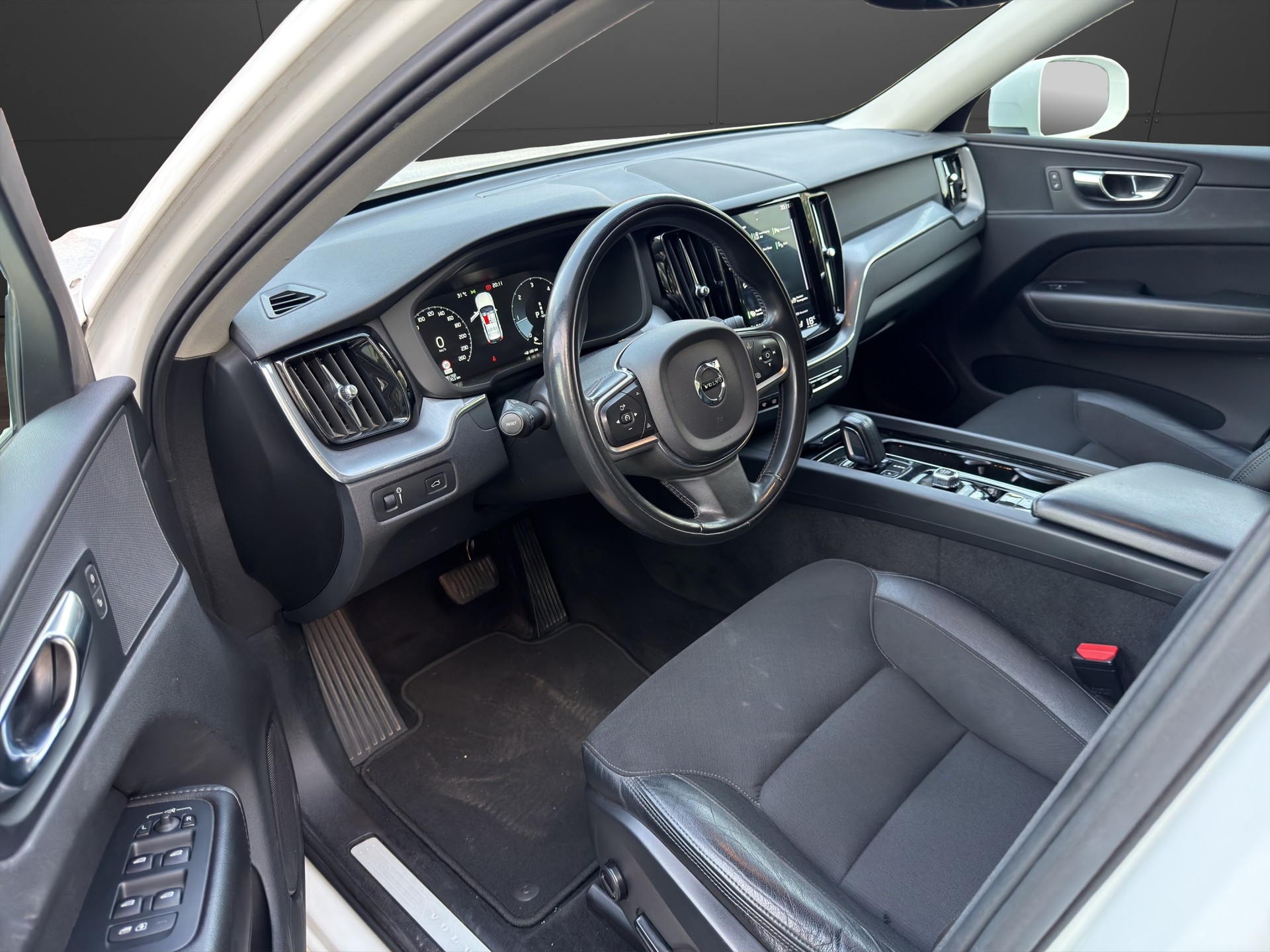 VOLVO XC60 B4 Diesel Mild Hybrid AWD Inscription Geartronic-image-8