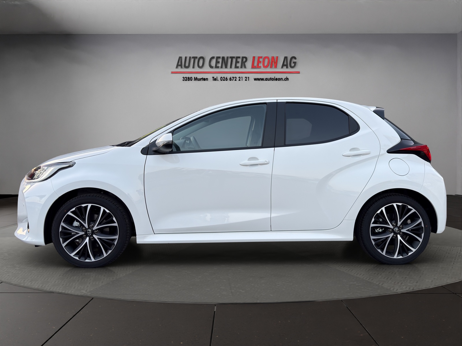 TOYOTA Yaris 1.5 Teamplayer e-CVT-showroom-element-2