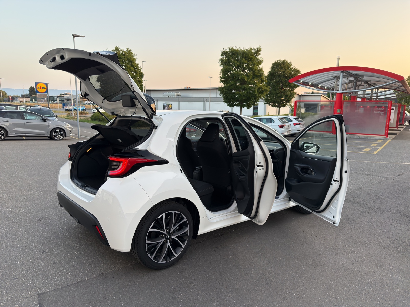 TOYOTA Yaris 1.5 Teamplayer e-CVT-image-32