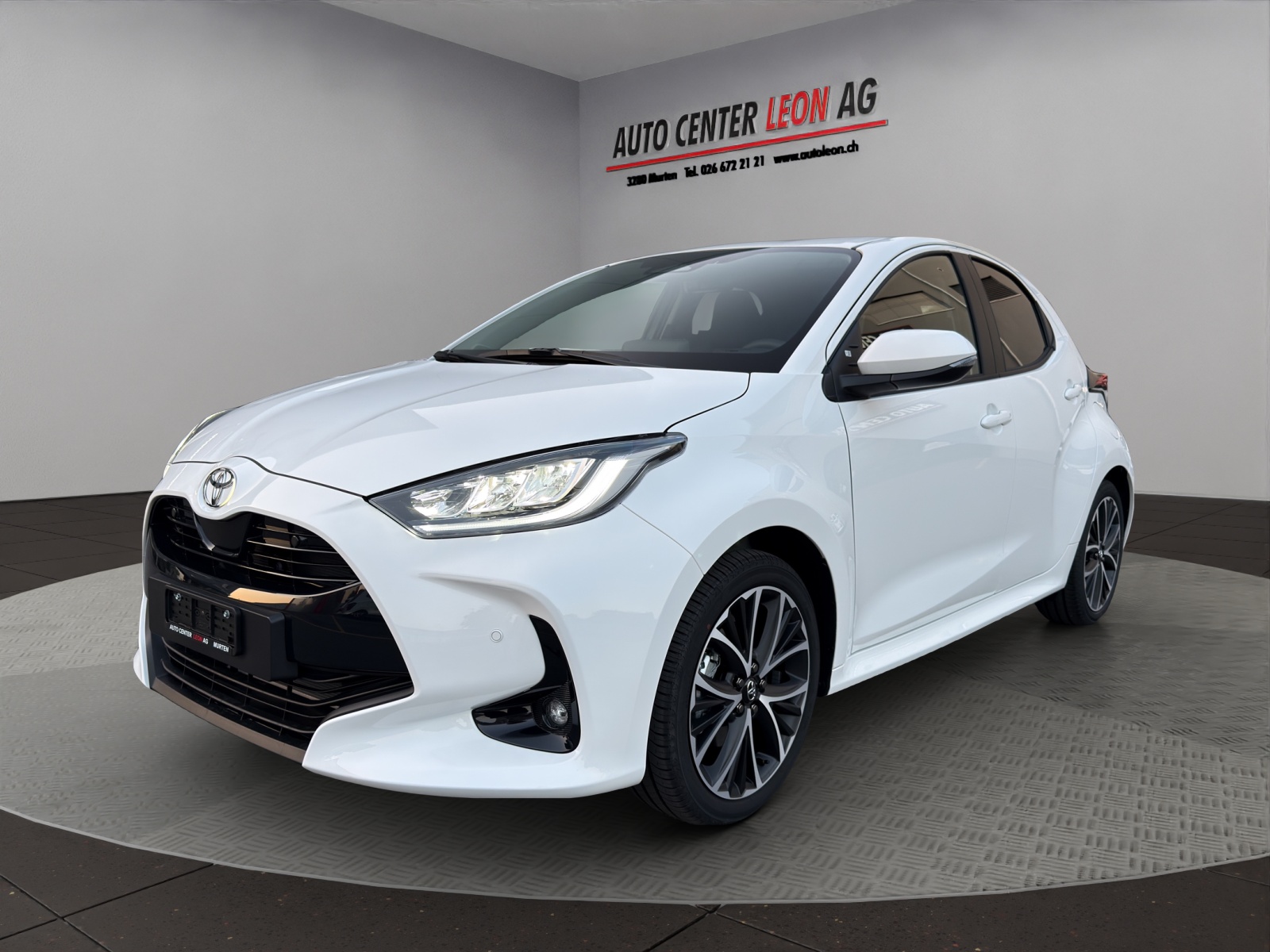 TOYOTA Yaris 1.5 Teamplayer e-CVT-showroom-element-1