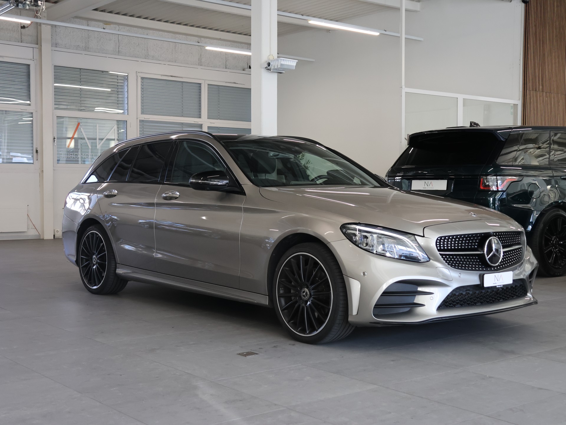 MERCEDES-BENZ C 200 Swiss Star 4M 9G-Tronic *Sitzheizung* *Panormadach* *Burmester*-showroom-element-1