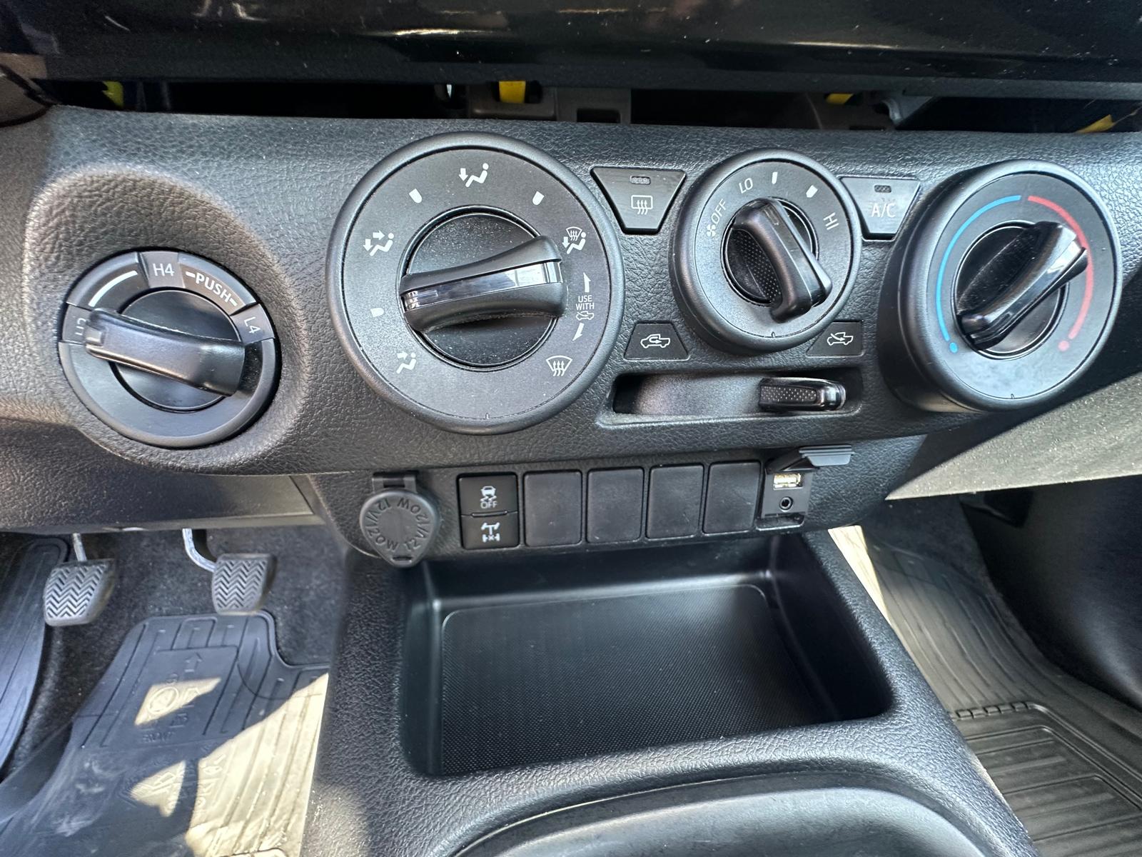 TOYOTA Hilux 2.4D-4D Comfort Single Cab 4x4-image-14