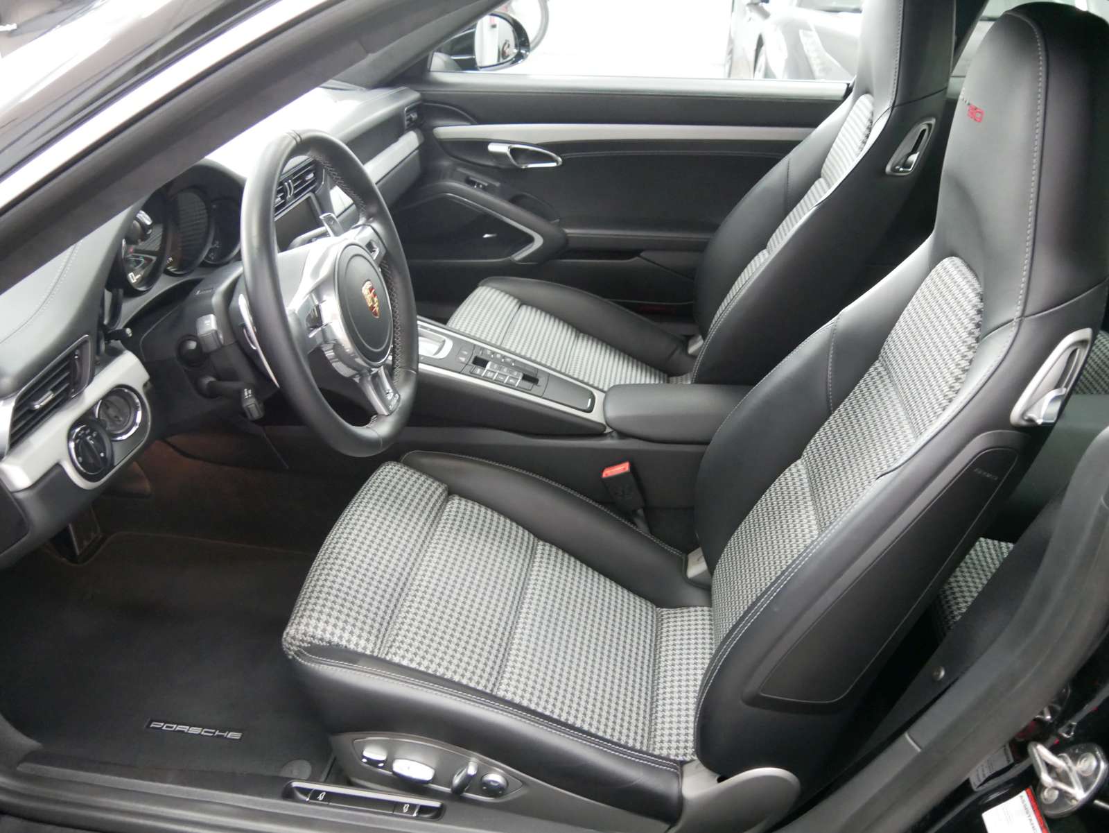 PORSCHE 911 Carrera S 50 Years PDK-image-8