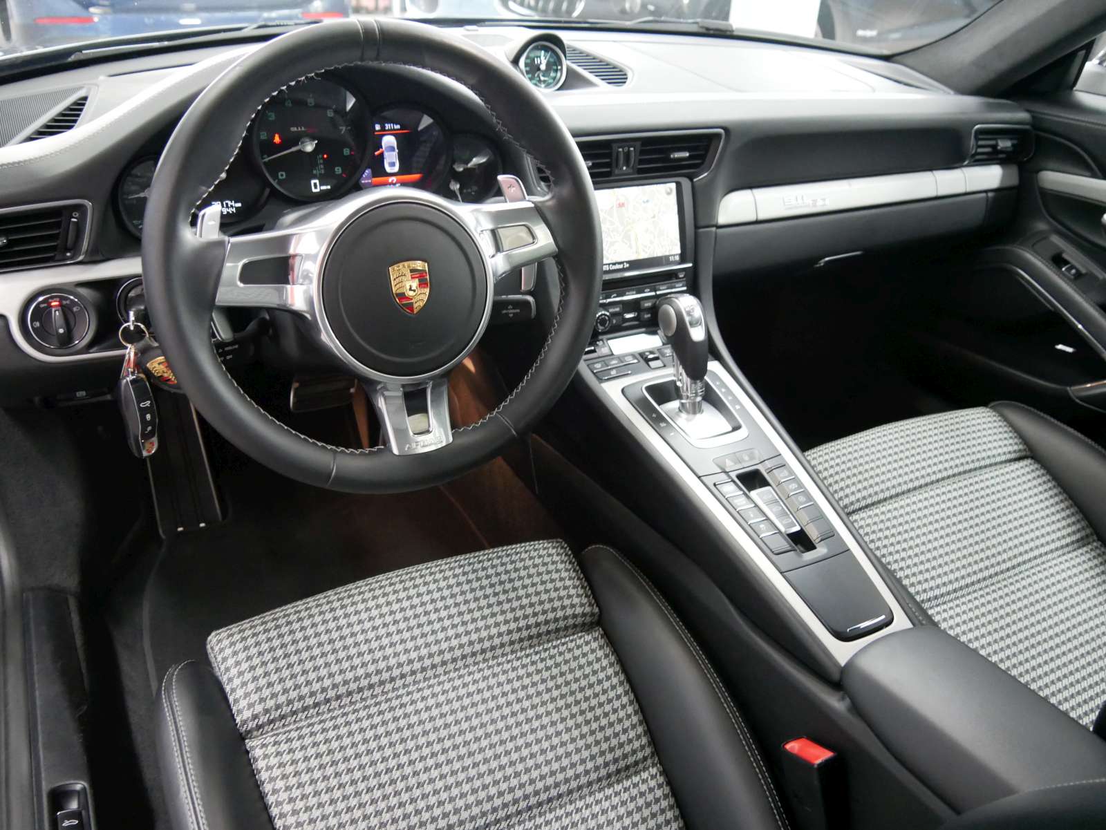 PORSCHE 911 Carrera S 50 Years PDK-image-9