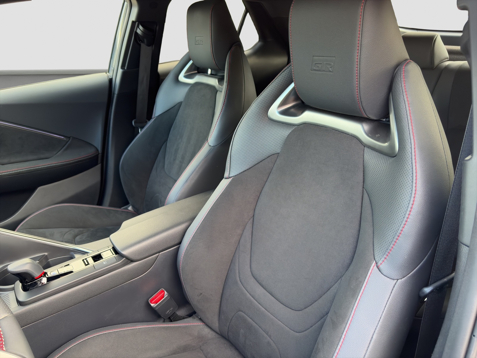 TOYOTA C-HR 2.0 HEV GR Sport 4x4-image-8