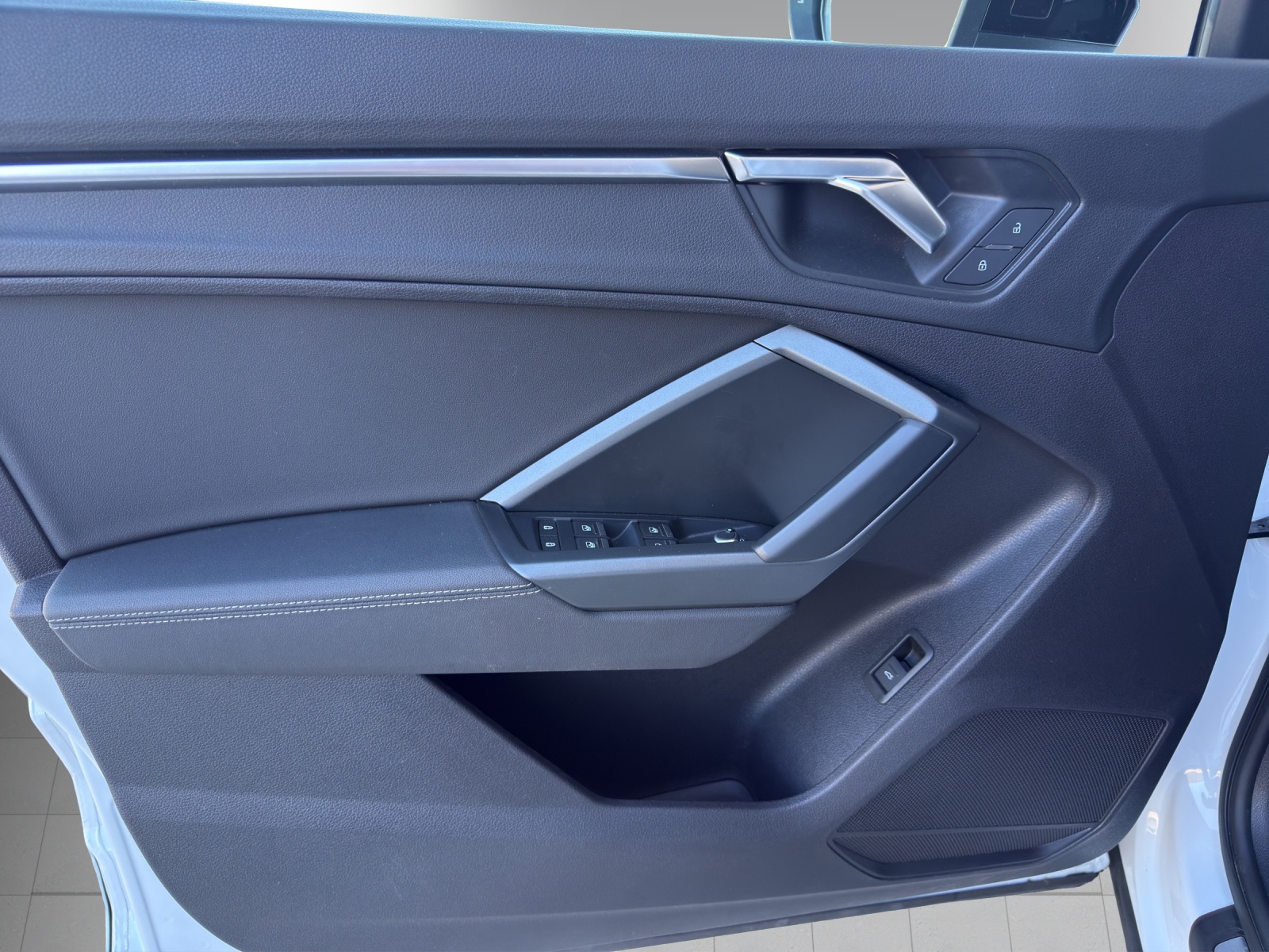 AUDI Q3 SB 35 TFSI S line Attr-image-7