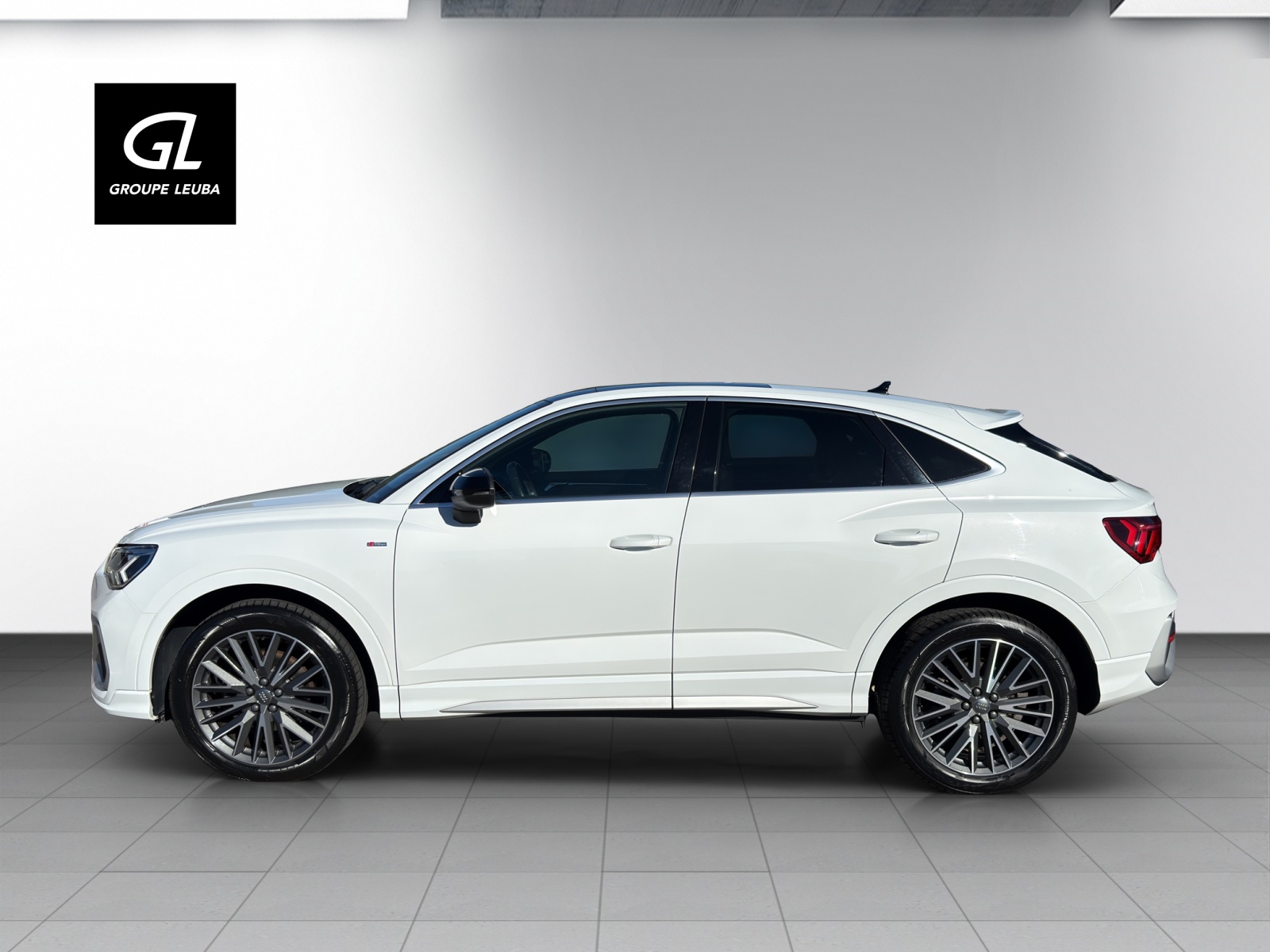 AUDI Q3 SB 35 TFSI S line Attr-image-4
