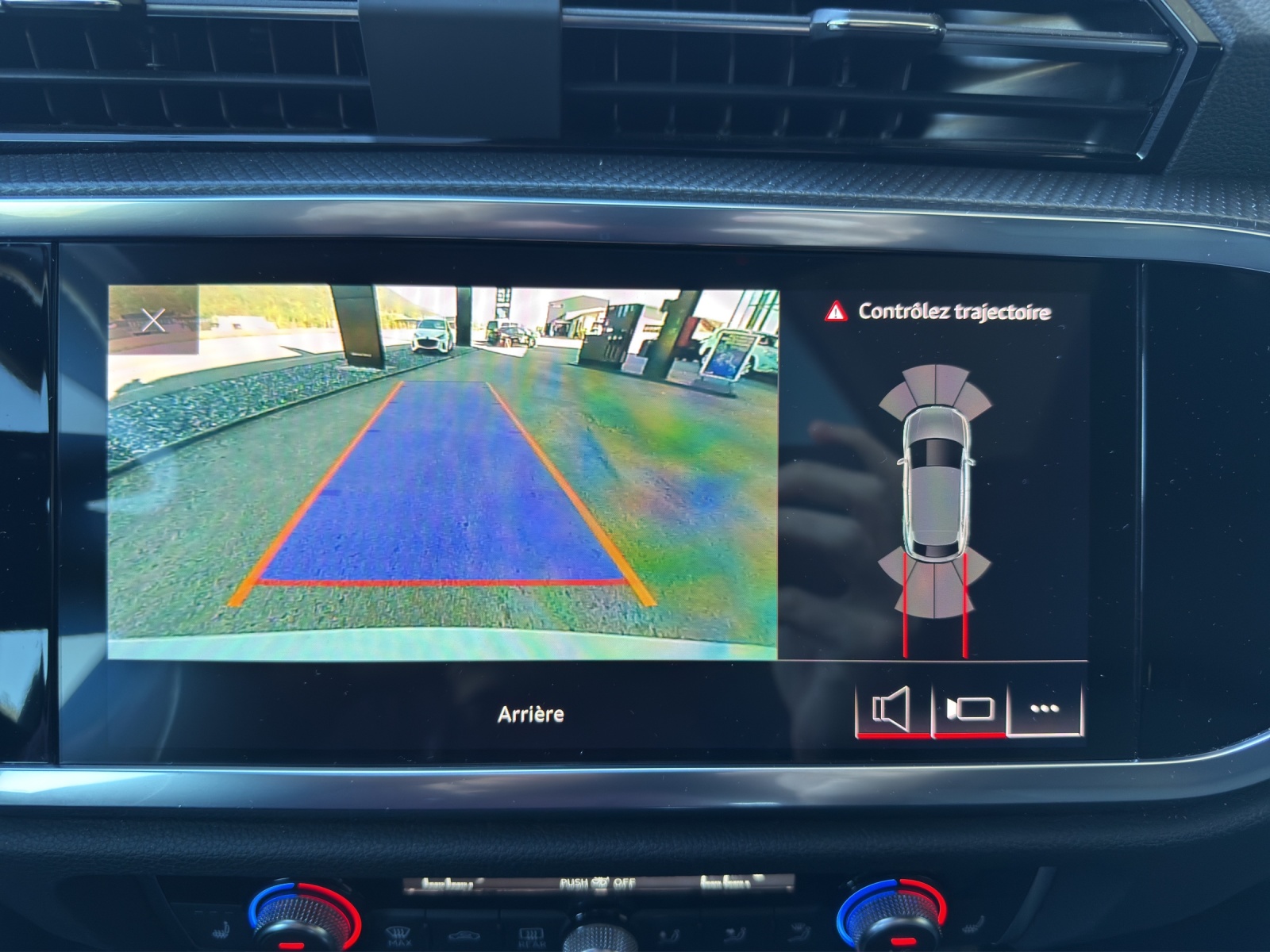 AUDI Q3 SB 35 TFSI S line Attr-image-14