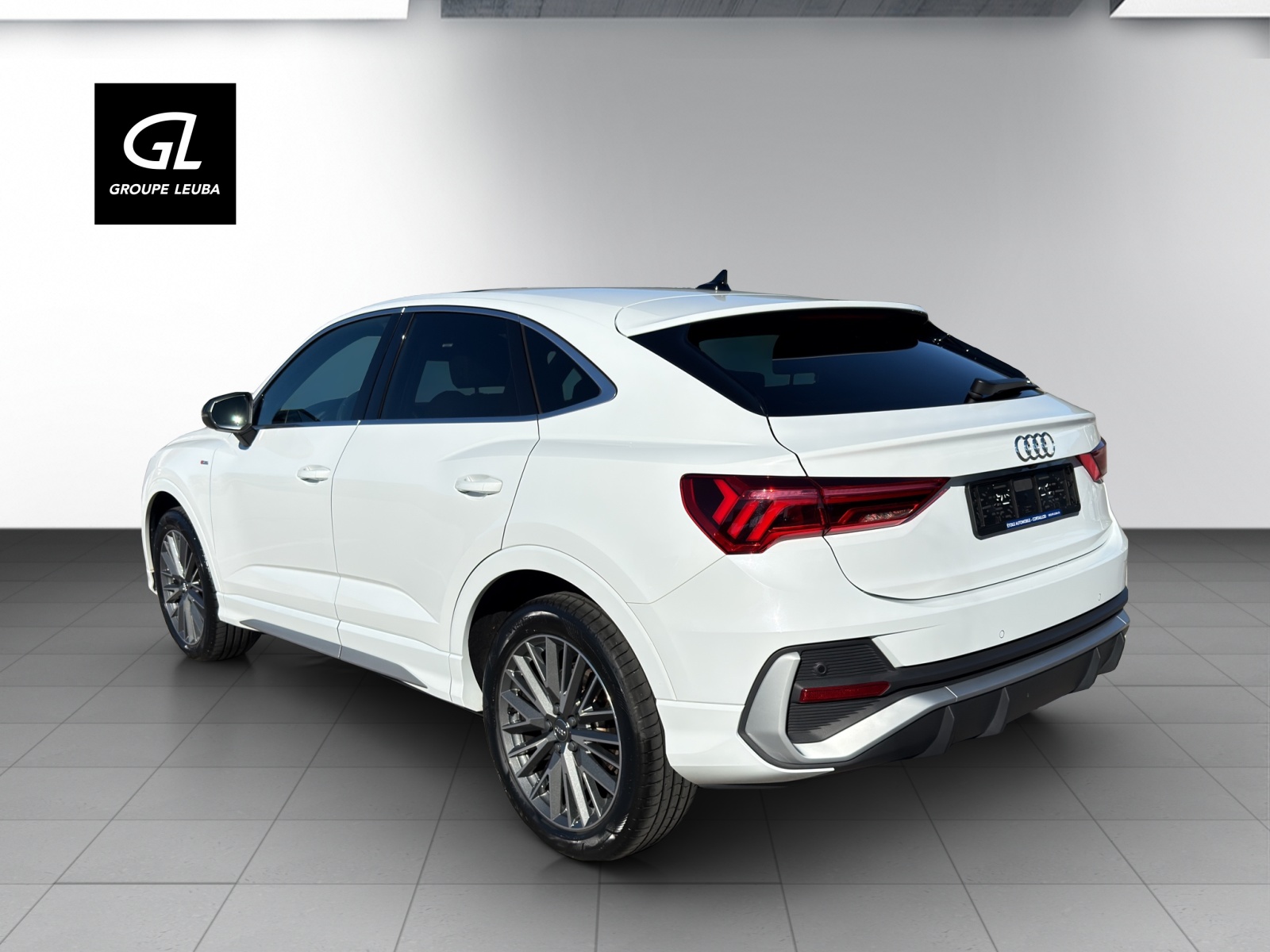AUDI Q3 SB 35 TFSI S line Attr-showroom-element-1