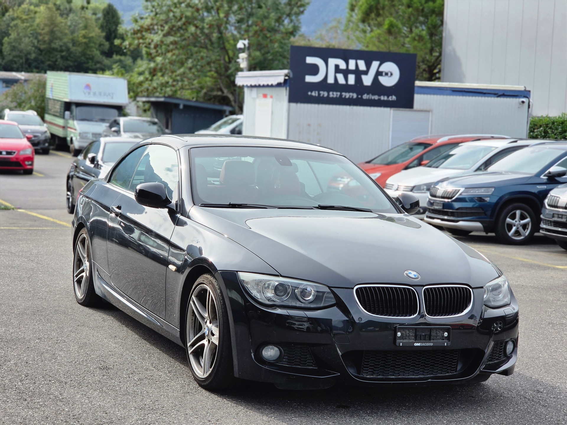 BMW 320i Cabriolet-showroom-element-1