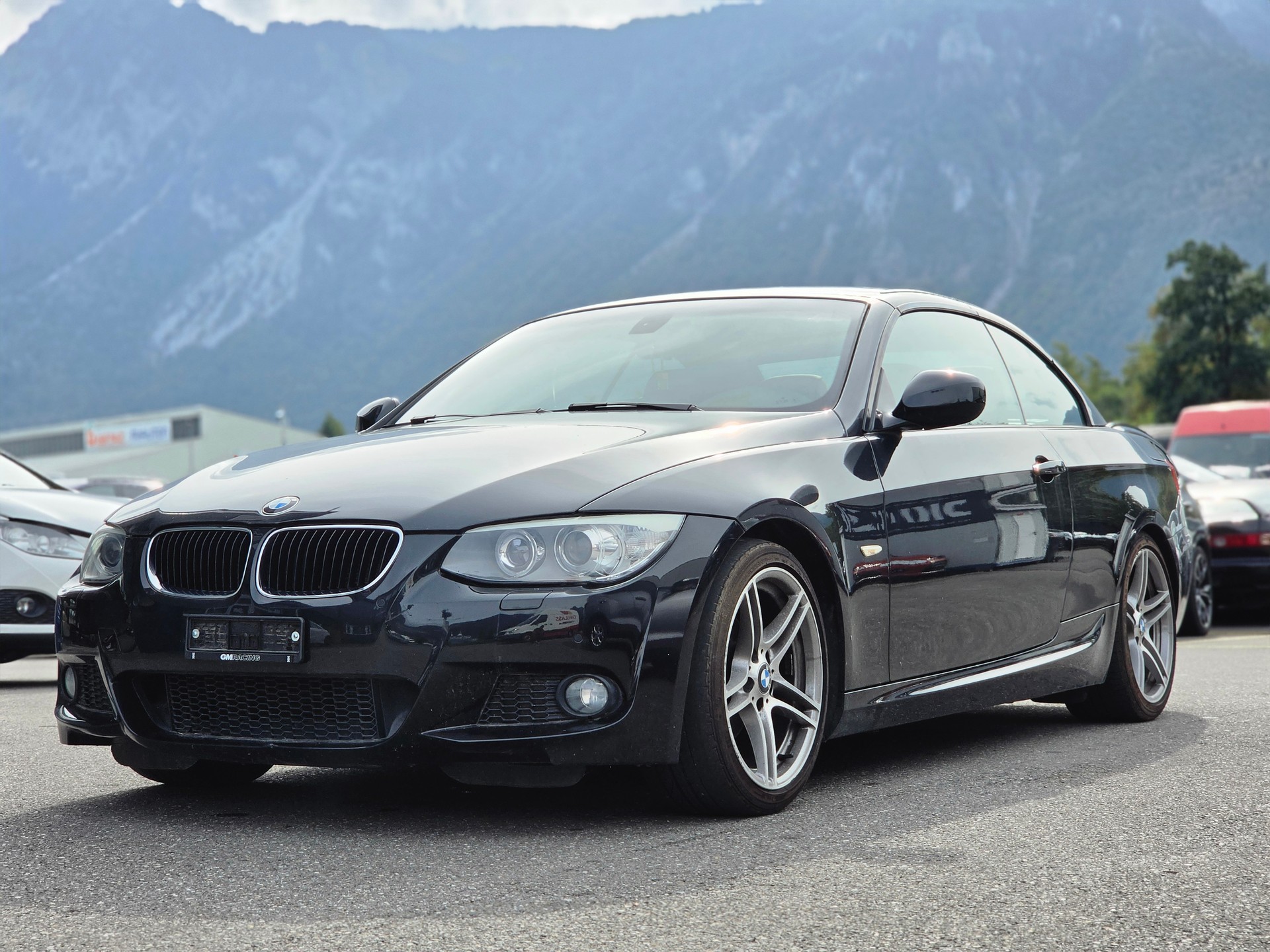 BMW 320i Cabriolet-showroom-element-3