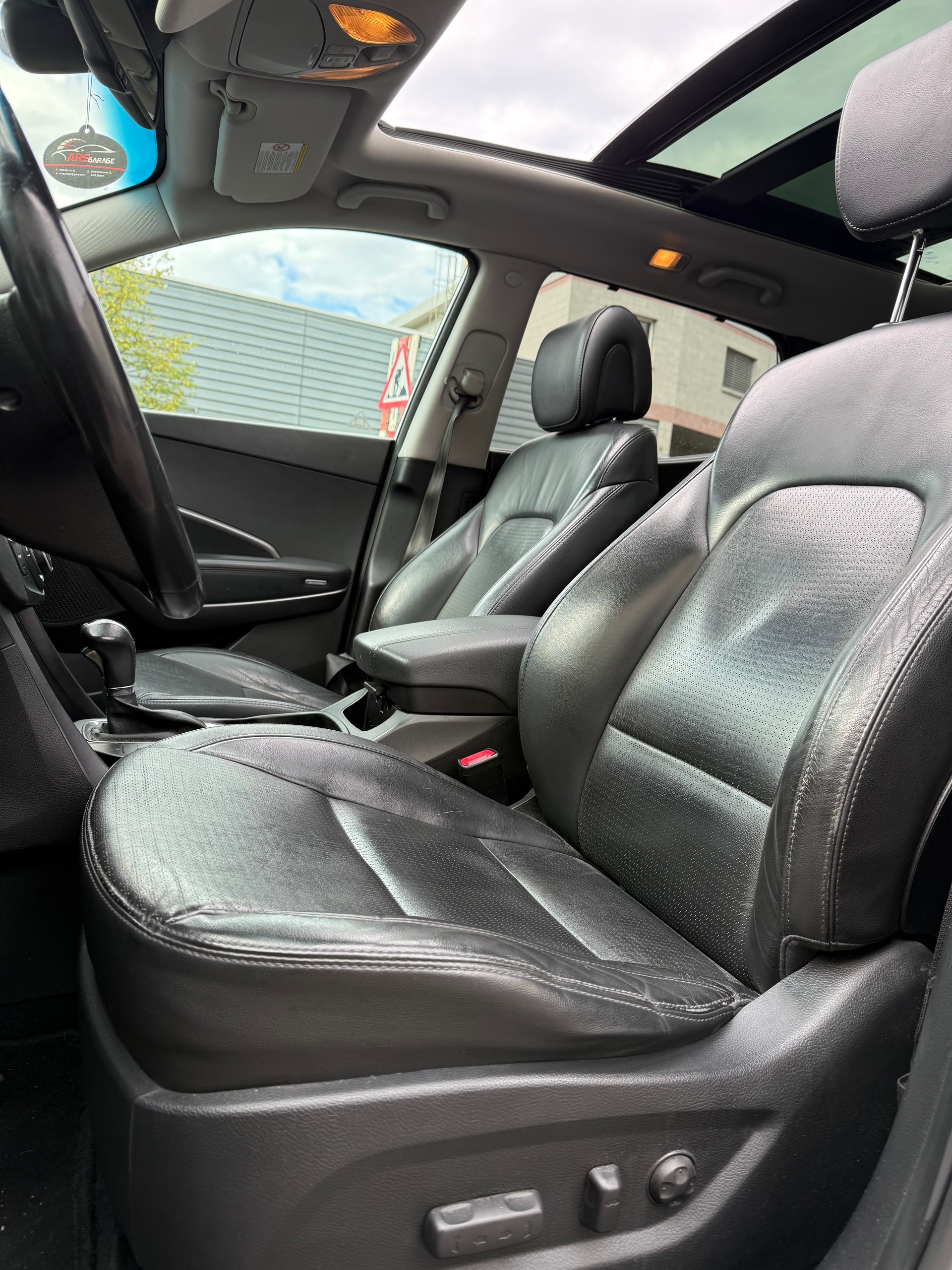 HYUNDAI Santa Fe 2.2 CRDI Premium 4WD Automatic-image-9