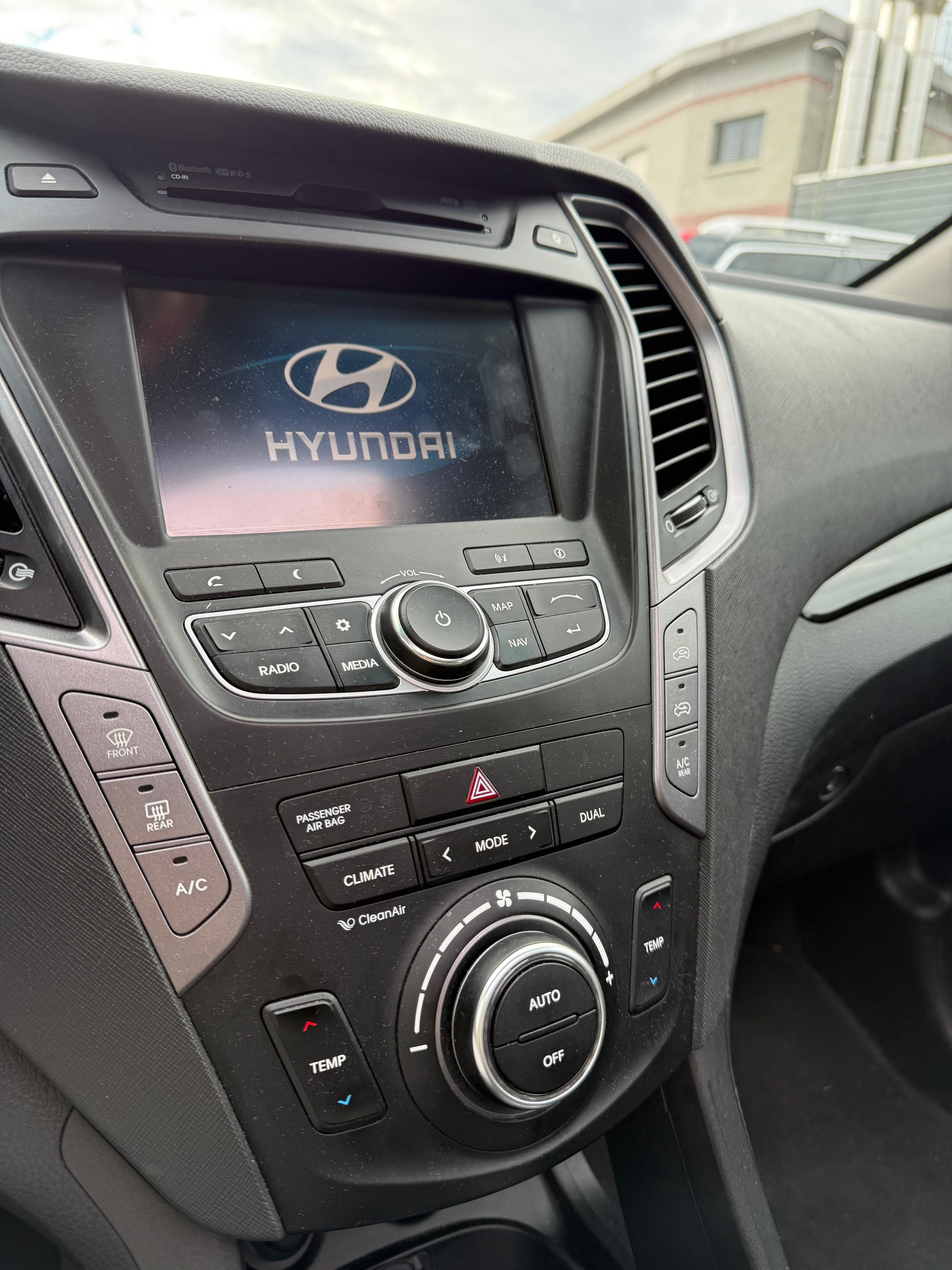 HYUNDAI Santa Fe 2.2 CRDI Premium 4WD Automatic-image-13