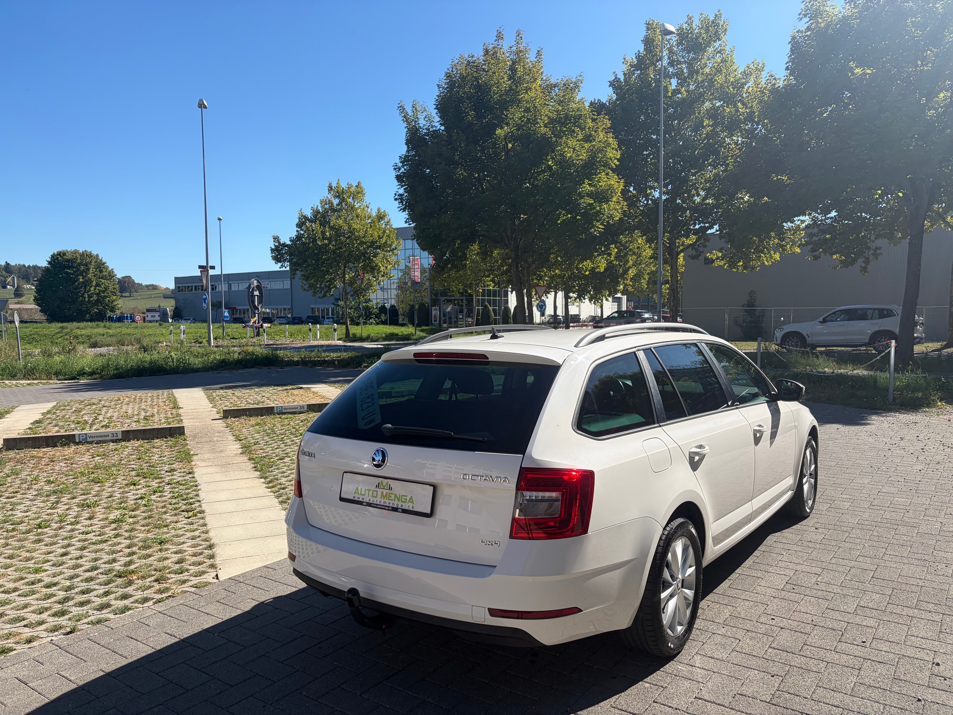 SKODA Octavia Combi 2.0 TDI Ambition 4x4-image-4