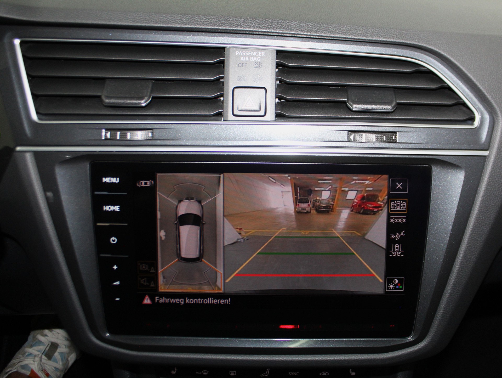 VW Tiguan 2.0TSI R 4Motion DSG Akrapovic / Black Style Paket / Sportsitze Nappa / AHK-image-27