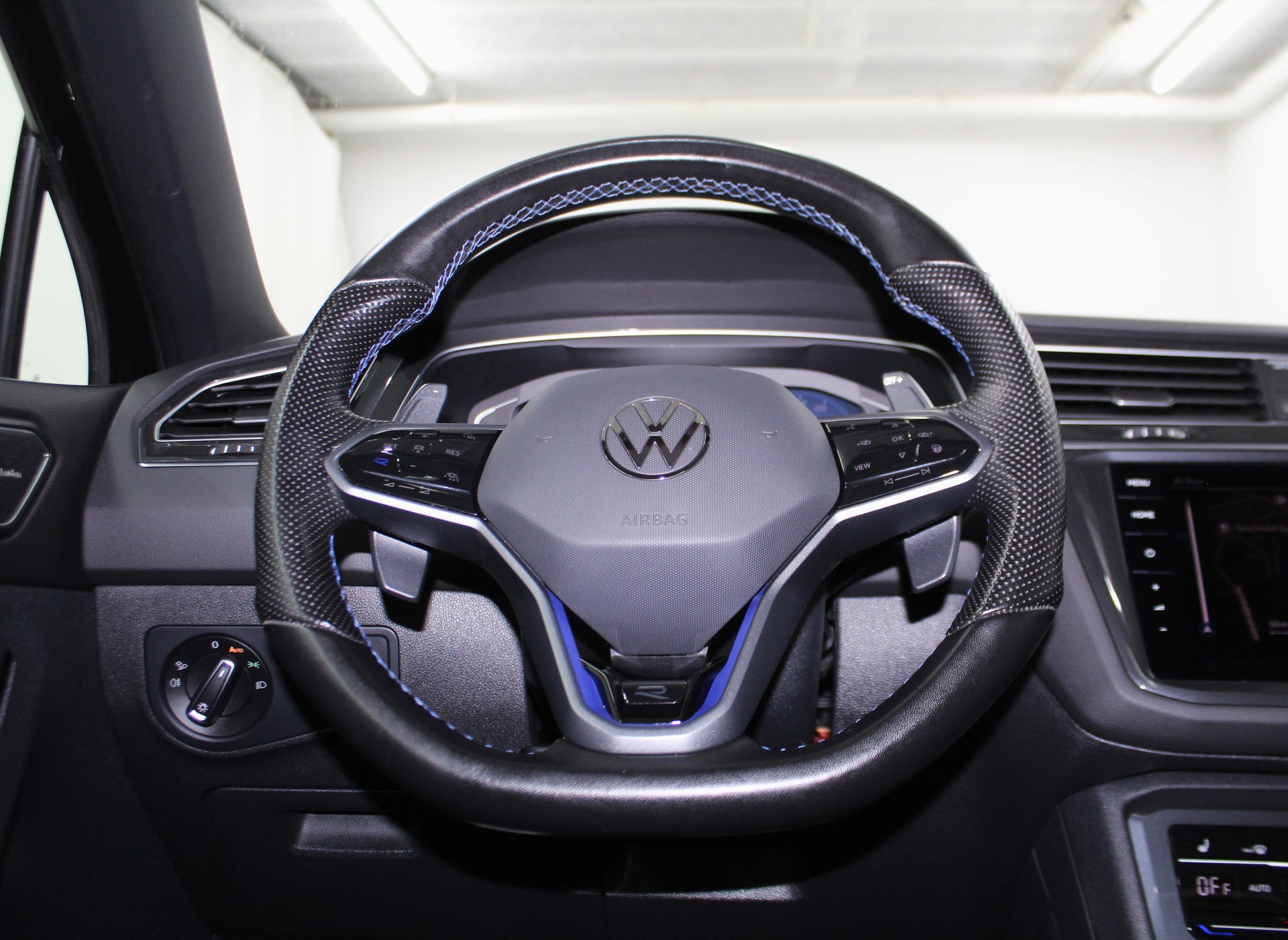 VW Tiguan 2.0TSI R 4Motion DSG Akrapovic / Black Style Paket / Sportsitze Nappa / AHK-image-13