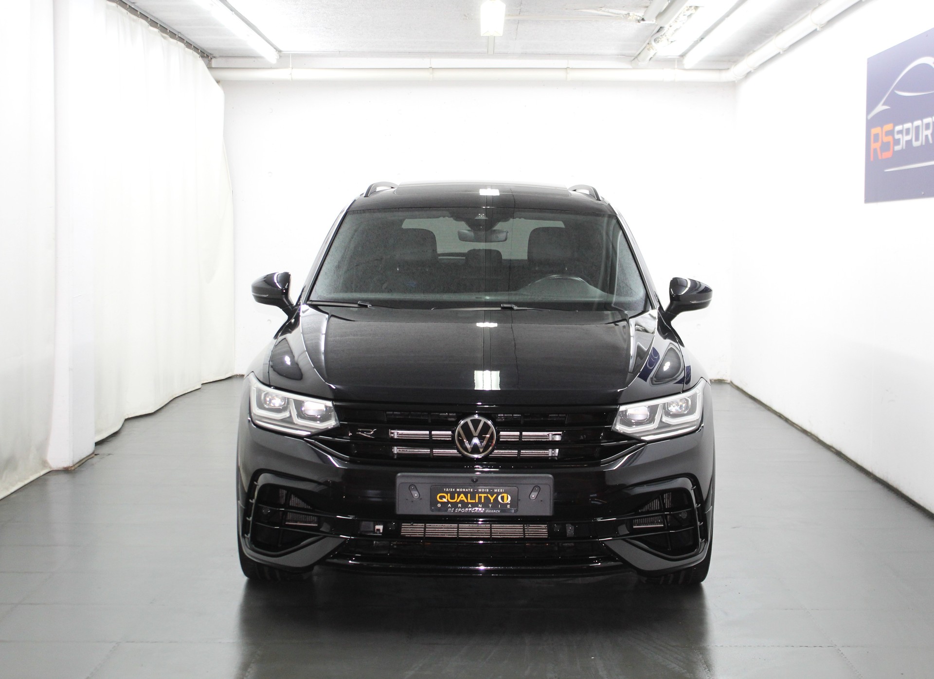 VW Tiguan 2.0TSI R 4Motion DSG Akrapovic / Black Style Paket / Sportsitze Nappa / AHK-showroom-element-2