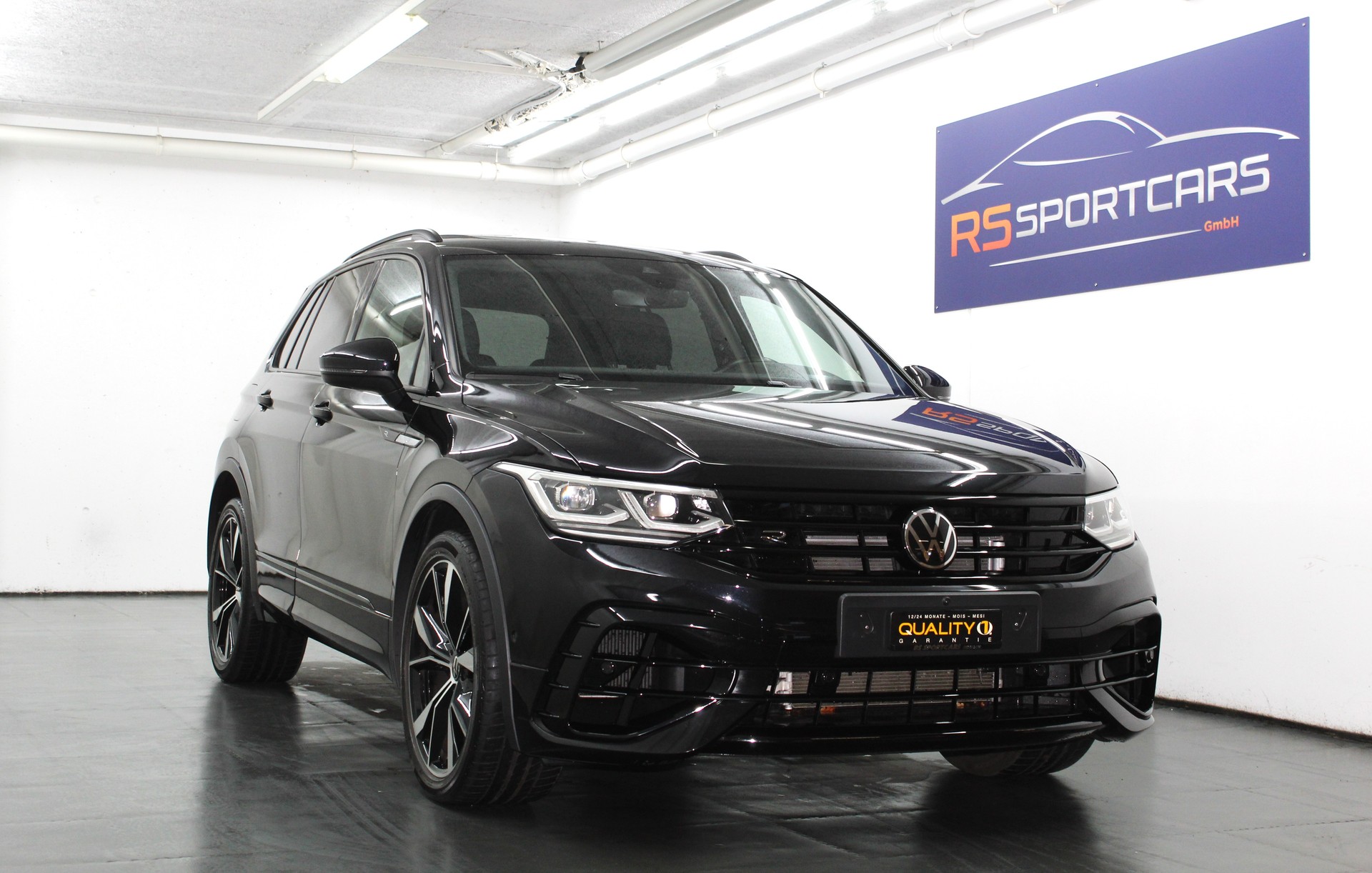 VW Tiguan 2.0TSI R 4Motion DSG Akrapovic / Black Style Paket / Sportsitze Nappa / AHK-showroom-element-1