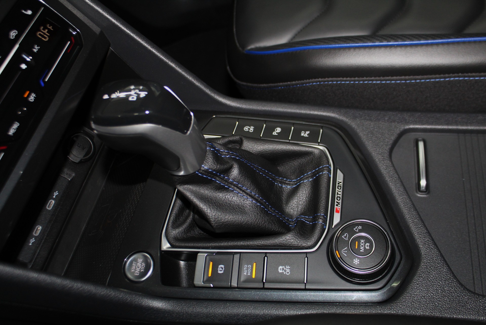 VW Tiguan 2.0TSI R 4Motion DSG Akrapovic / Black Style Paket / Sportsitze Nappa / AHK-image-15