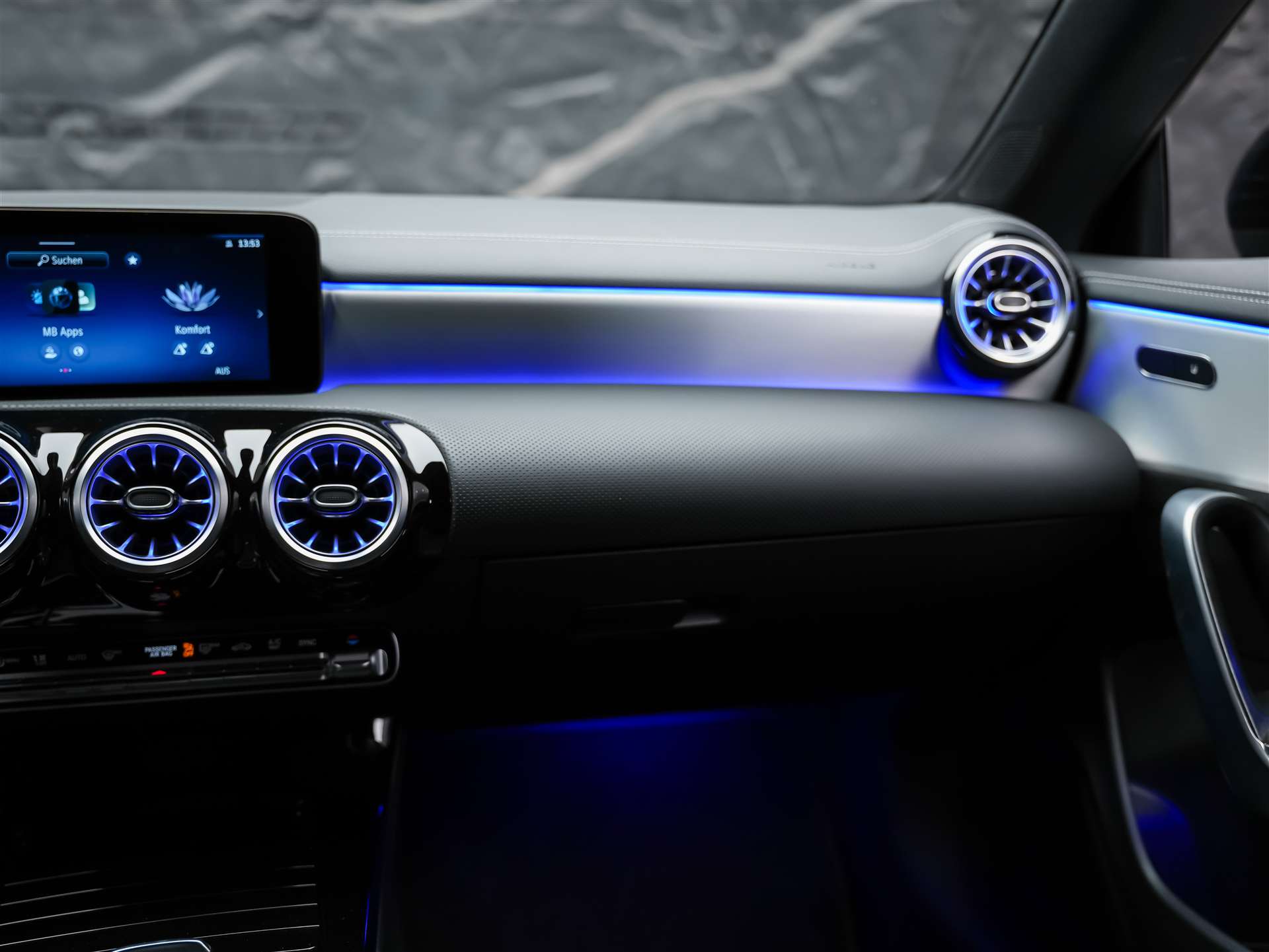 MERCEDES-BENZ CLA 200 d Coupe AMG Line Night Edition *Werksgarantie*Sitzheizung*-image-19