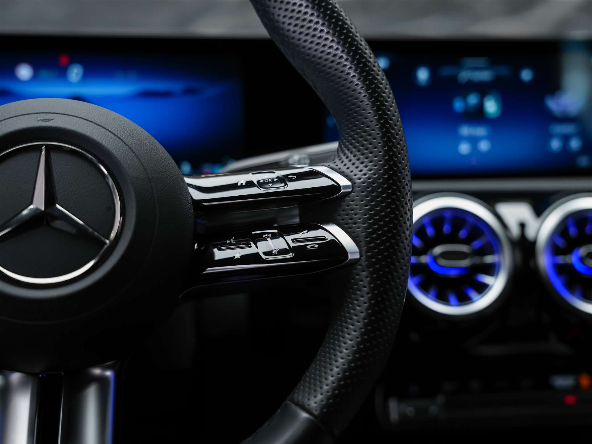 MERCEDES-BENZ CLA 200 d Coupe AMG Line Night Edition *Werksgarantie*Sitzheizung*-image-26