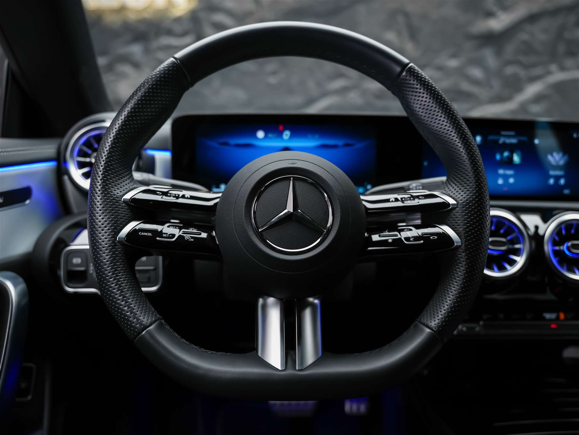 MERCEDES-BENZ CLA 200 d Coupe AMG Line Night Edition *Werksgarantie*Sitzheizung*-image-24