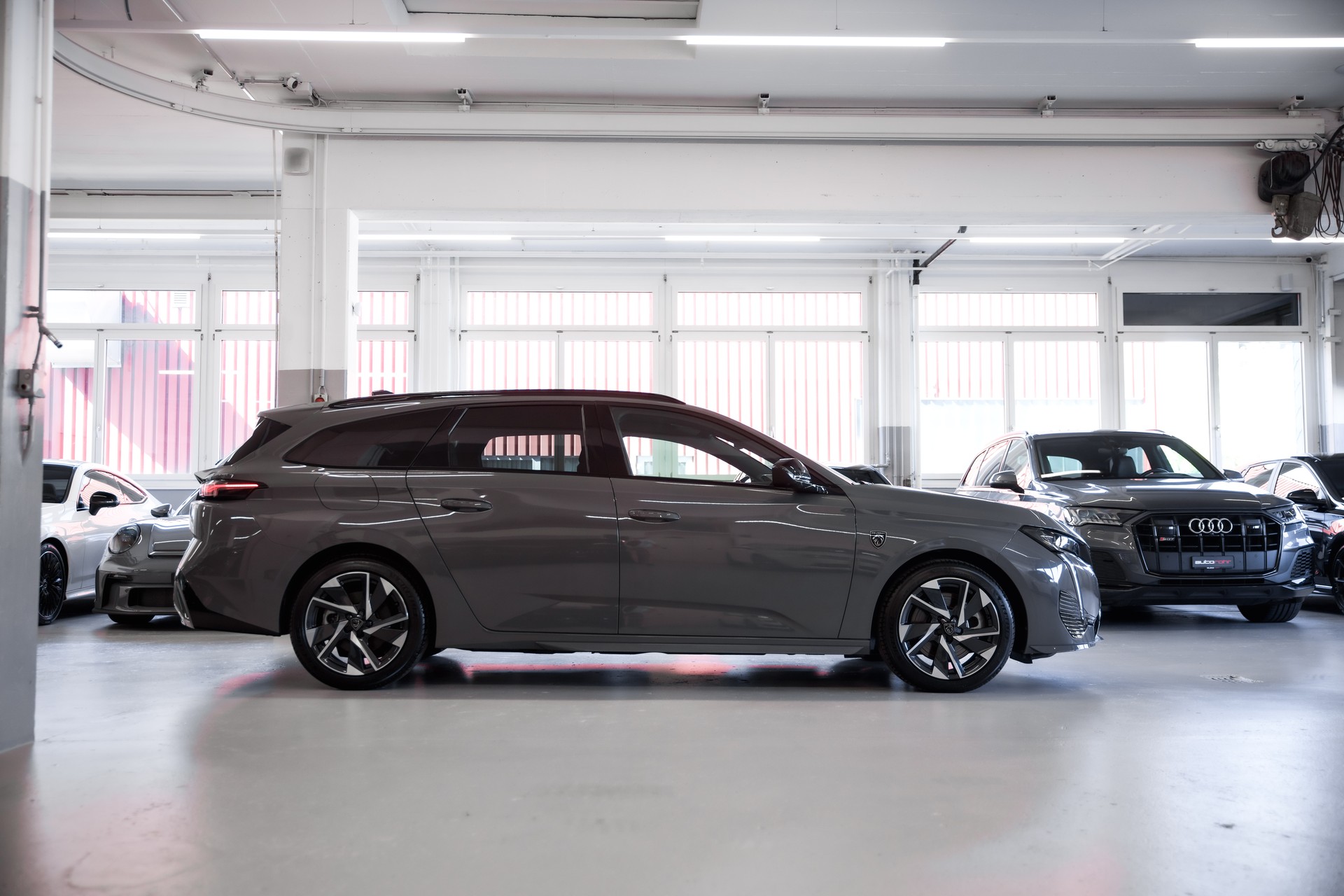 PEUGEOT 308 SW 1.6 PHEV 180 GT-showroom-element-3