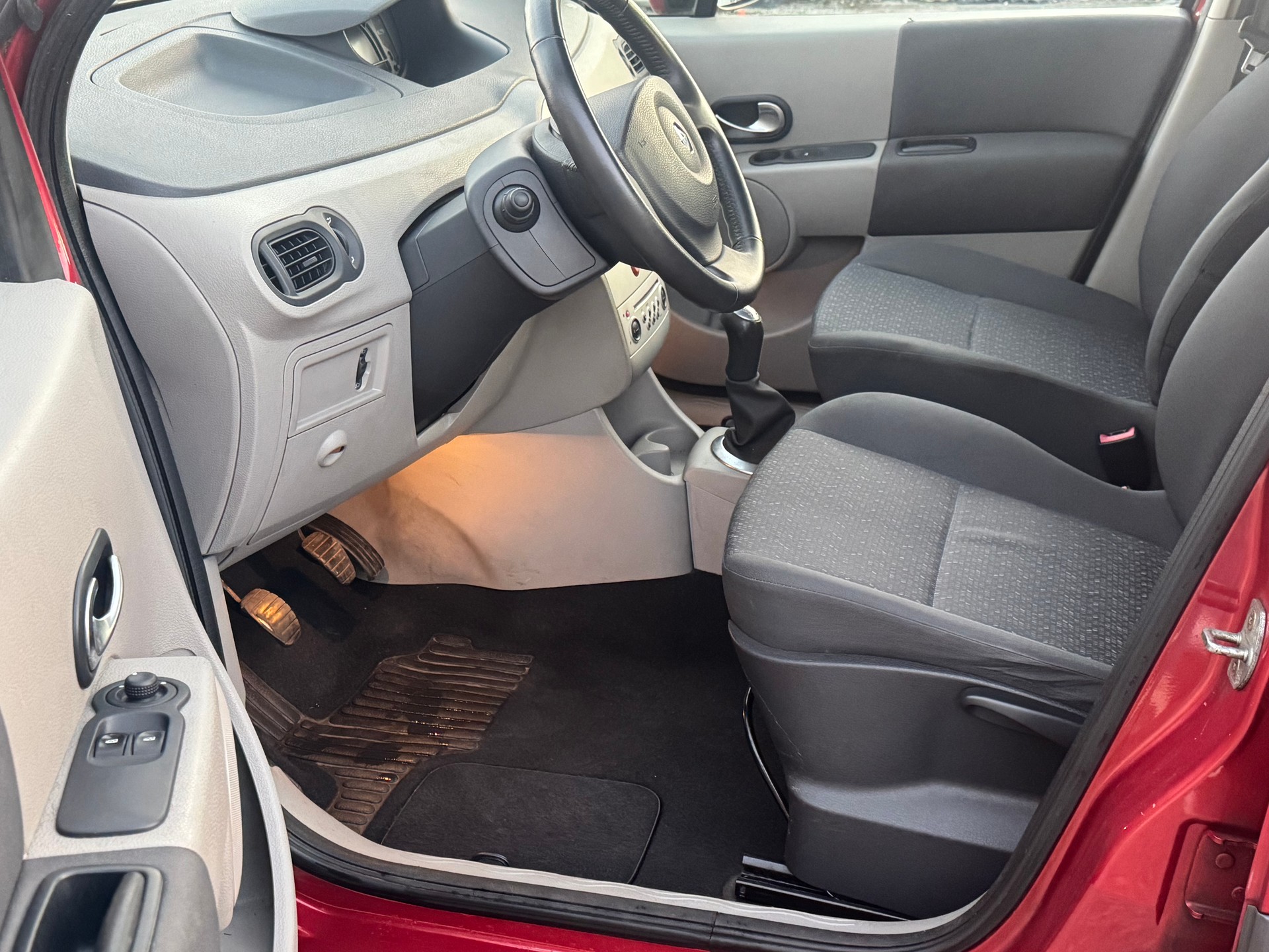 RENAULT Modus 1.4 16V Expression Confort-image-9